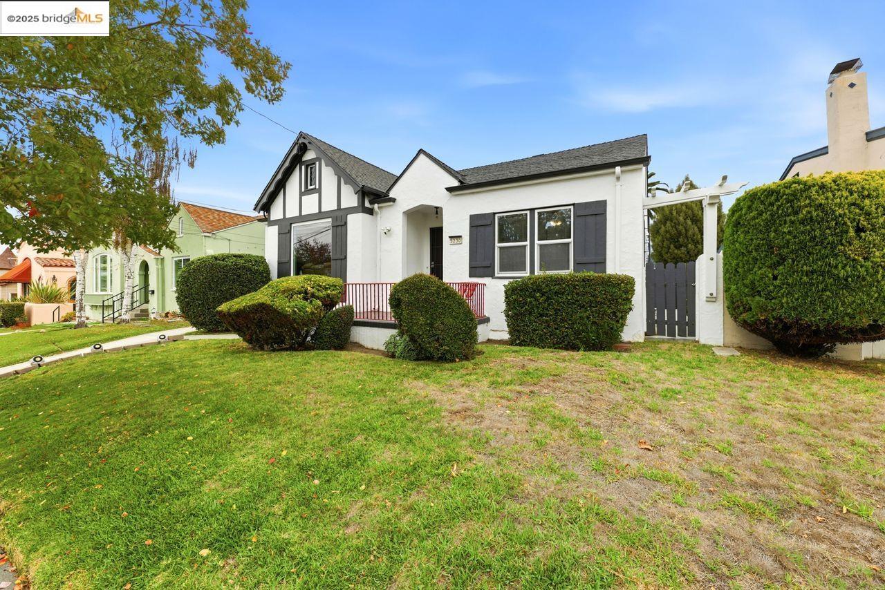 Oakland, California, 94619, United States, 4 Bedrooms Bedrooms, ,1 BathroomBathrooms,Residential,For Sale,1993166