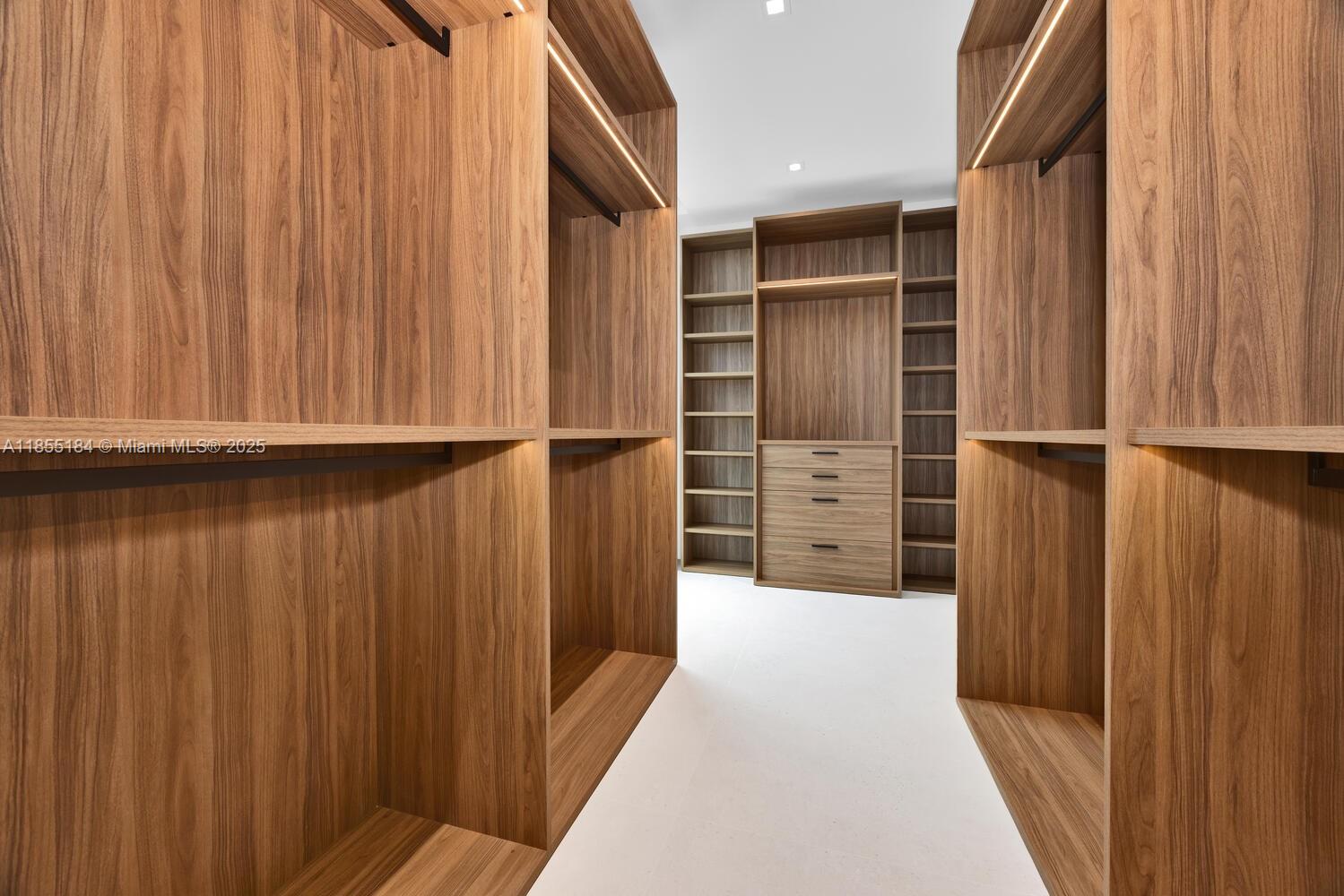 Miami, Florida, 33134, United States, 5 Bedrooms Bedrooms, ,6 BathroomsBathrooms,Residential,For Sale,1934506