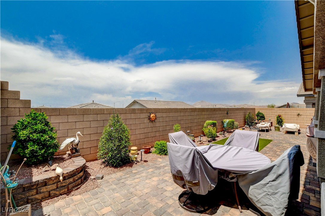 Henderson, Nevada, 89011, United States, 3 Bedrooms Bedrooms, ,2 BathroomsBathrooms,Residential,For Sale,1848397