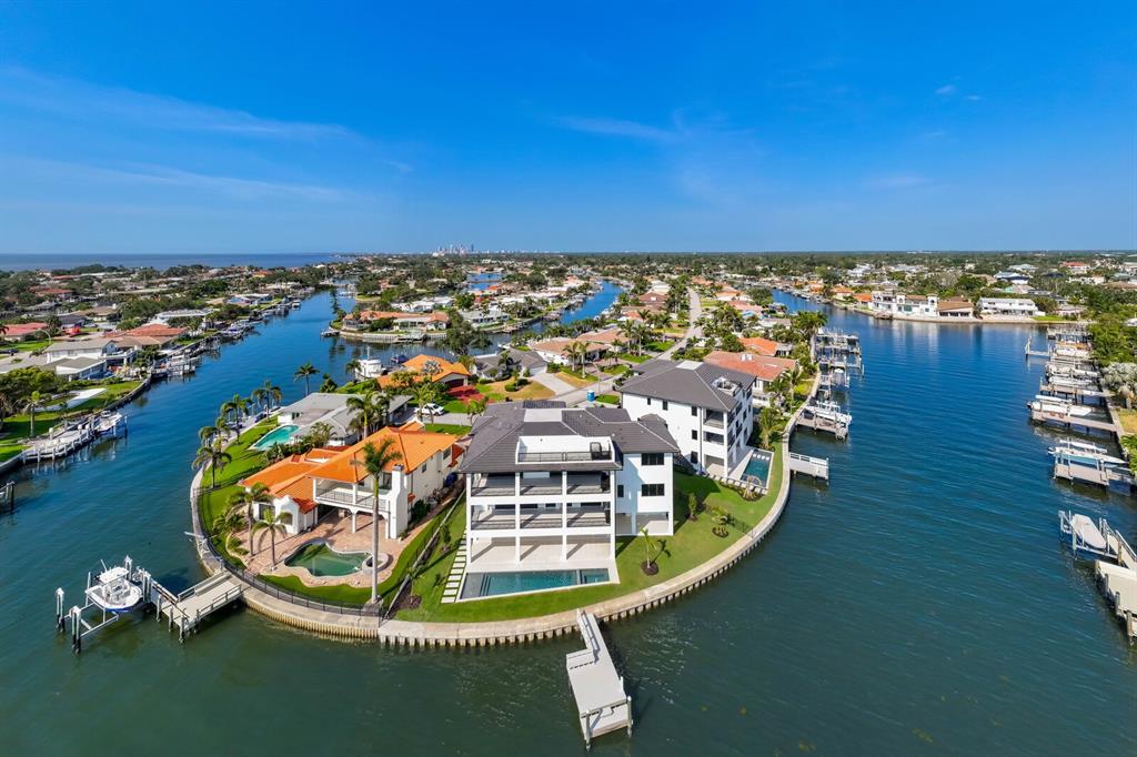 St Petersburg, Florida, 33703, United States, 5 Bedrooms Bedrooms, ,6 BathroomsBathrooms,Residential,For Sale,1856126