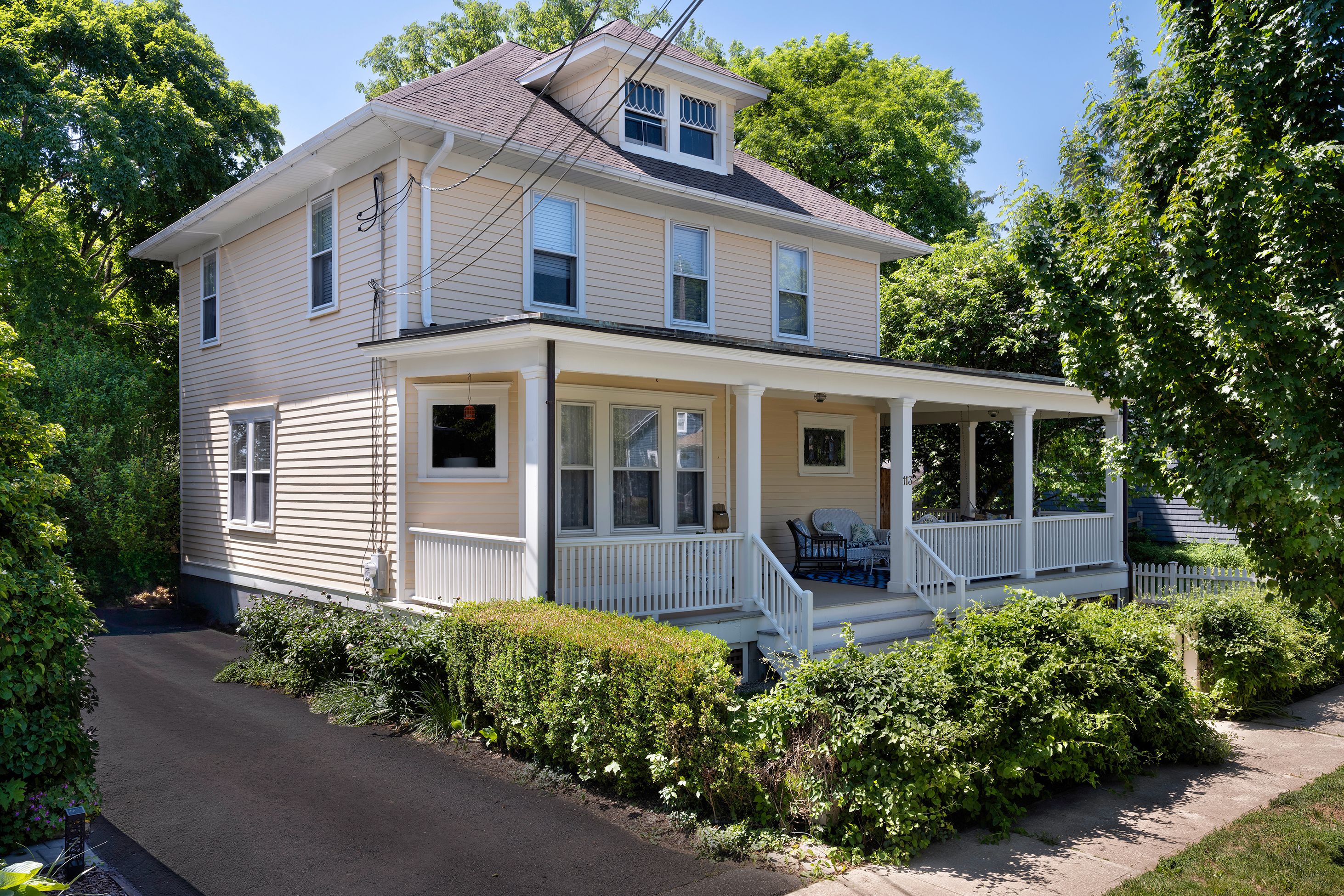  Classic Hopewell Borough Home with Wraparound Porch on Coveted Prospect Street - 物件實景