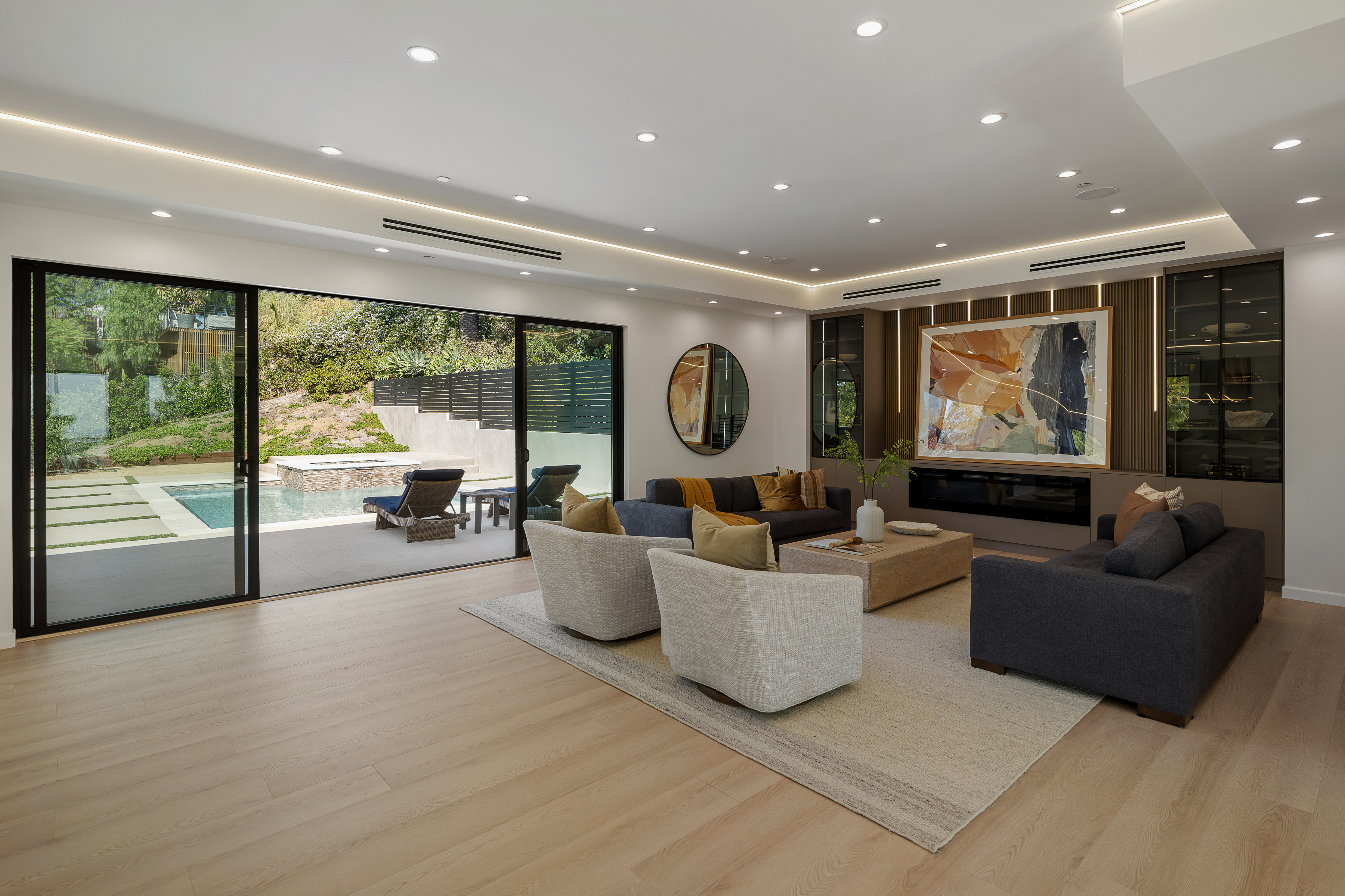  2119 Ewing St - 物件實景