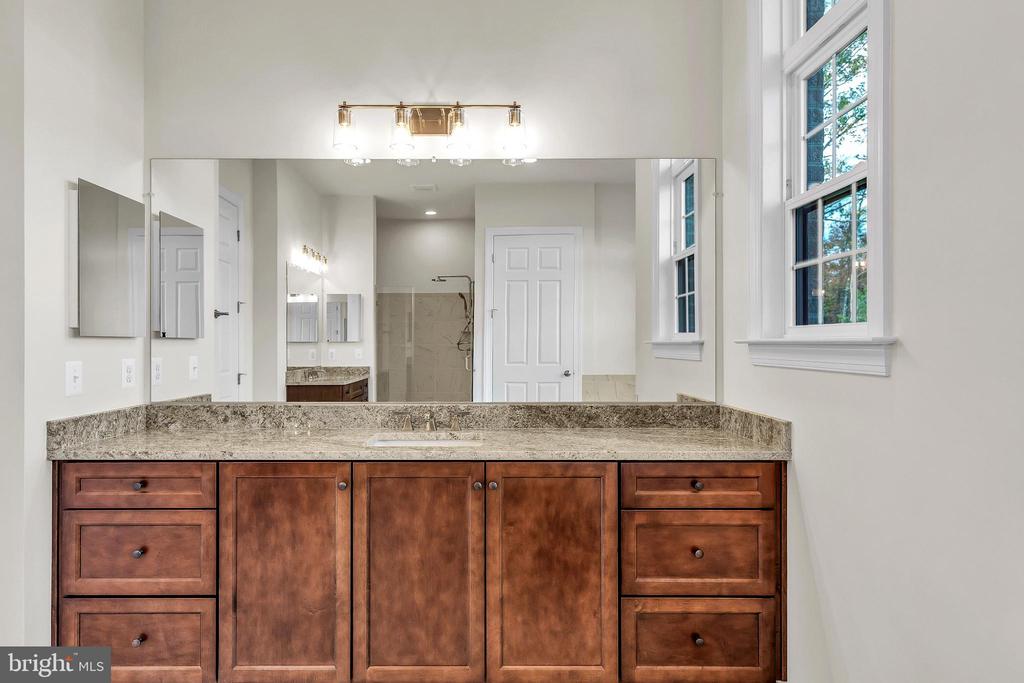 Oak Hill, Virginia, 20171, United States, 1 Bedroom Bedrooms, ,2 BathroomsBathrooms,Residential,For Sale,1984507