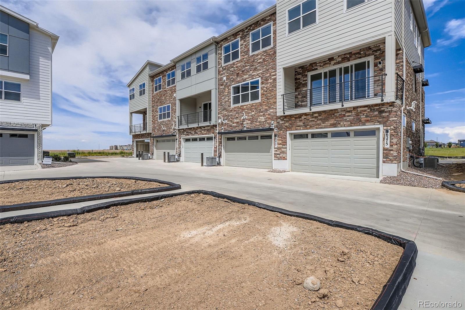 Aurora, Colorado, 80019, United States, 4 Bedrooms Bedrooms, ,4 BathroomsBathrooms,Residential,For Sale,1902538