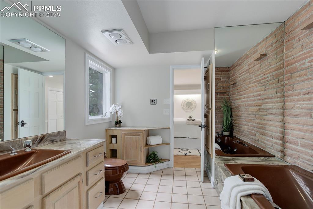 Colorado Springs, Colorado, 80908, United States, 3 Bedrooms Bedrooms, ,1 BathroomBathrooms,Residential,For Sale,1836722