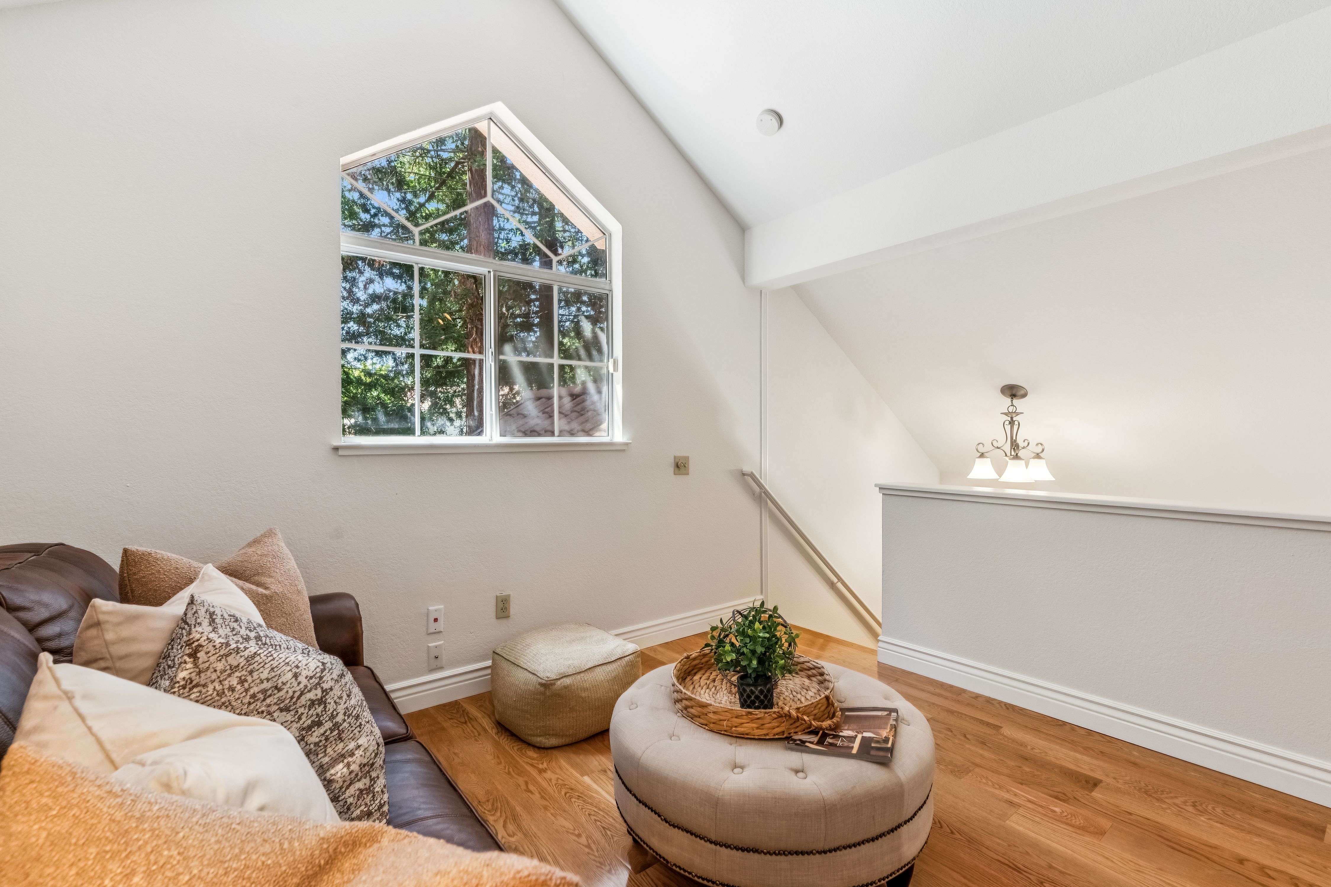  Private, Updated Townhome Surrounded by Majestic Trees - 物件實景