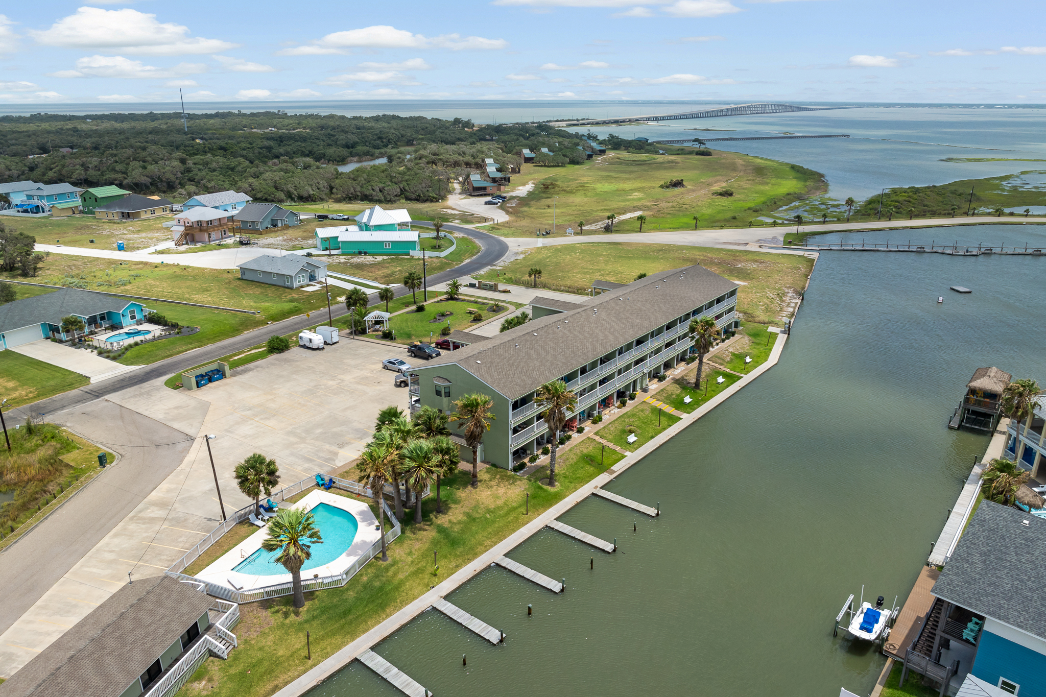  Canal-Front Coastal Retreat - 物件實景