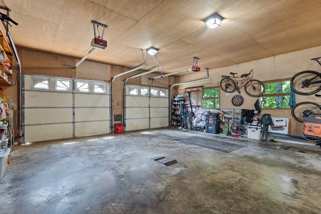 Hayesville, North Carolina, 28904, United States, 4 Bedrooms Bedrooms, ,2 BathroomsBathrooms,Residential,For Sale,1871296