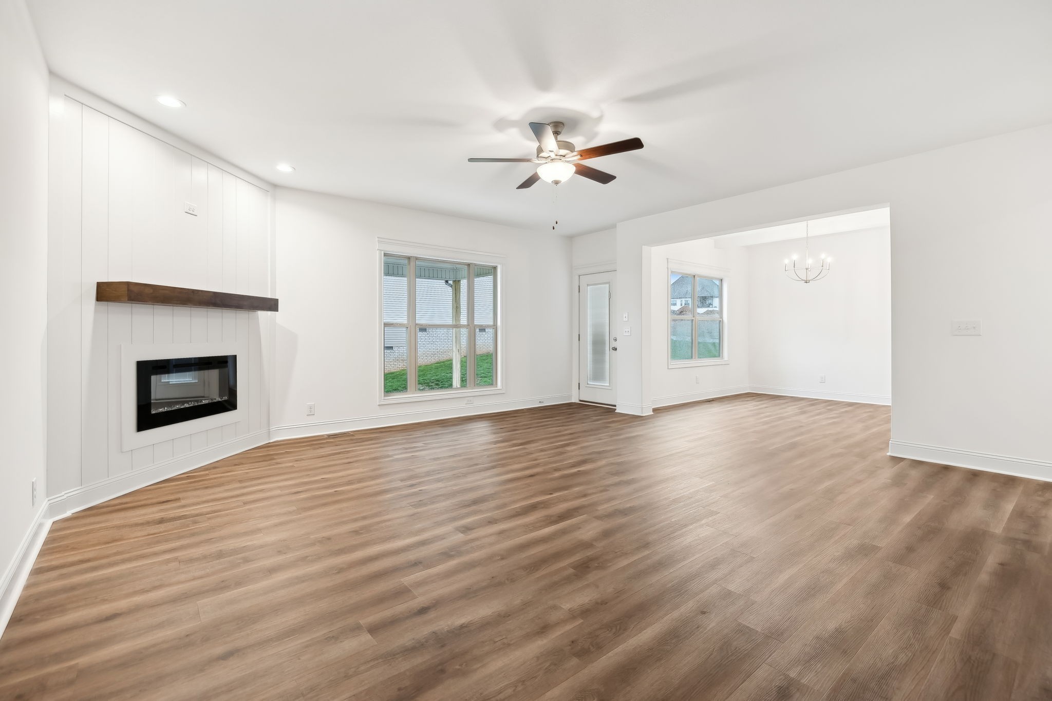 Clarksville, Tennessee, 37043, United States, 4 Bedrooms Bedrooms, ,4 BathroomsBathrooms,Residential,For Sale,2005810