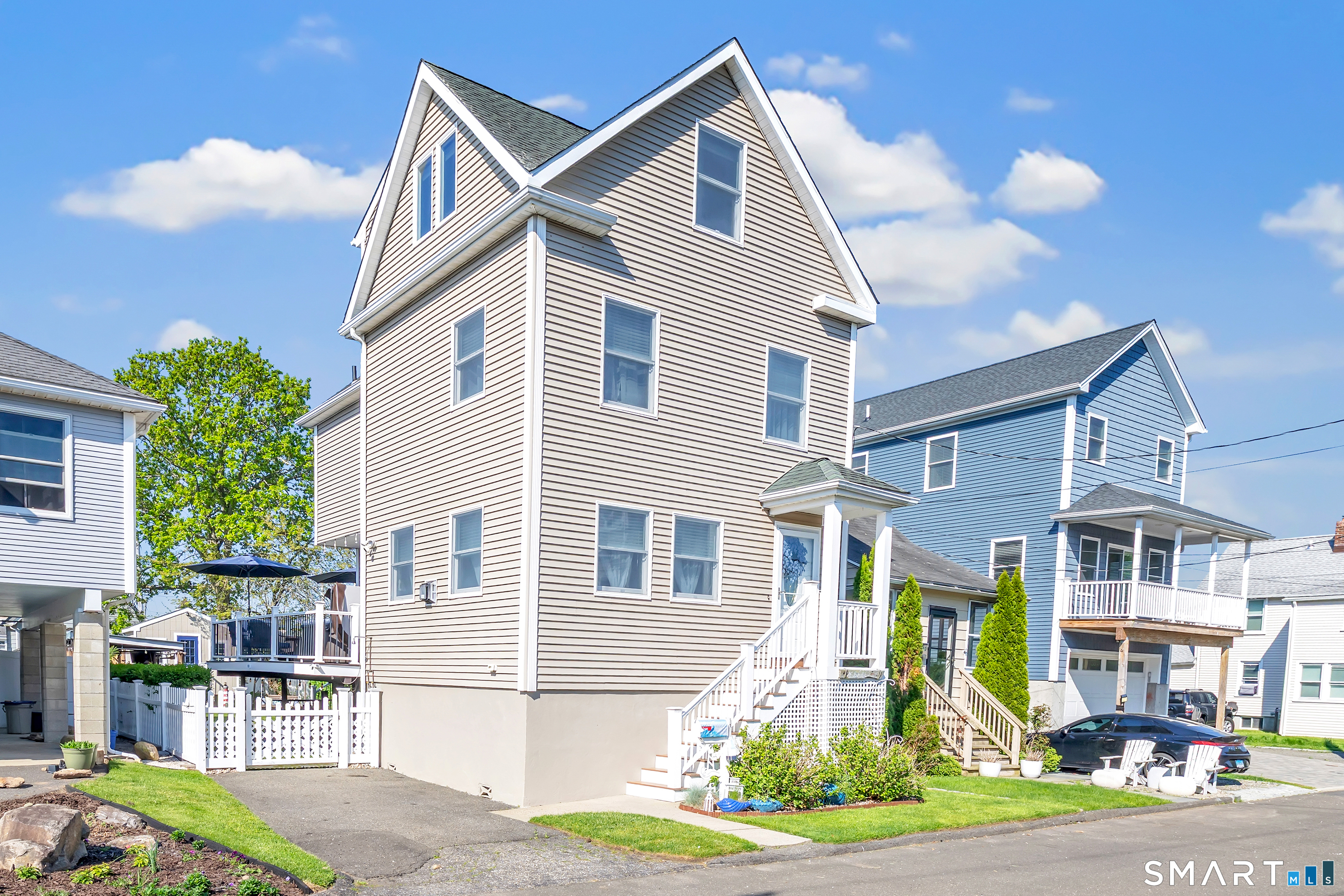 Milford, Connecticut, 06460, United States, 4 Bedrooms Bedrooms, ,2 BathroomsBathrooms,Residential,For Sale,2048246