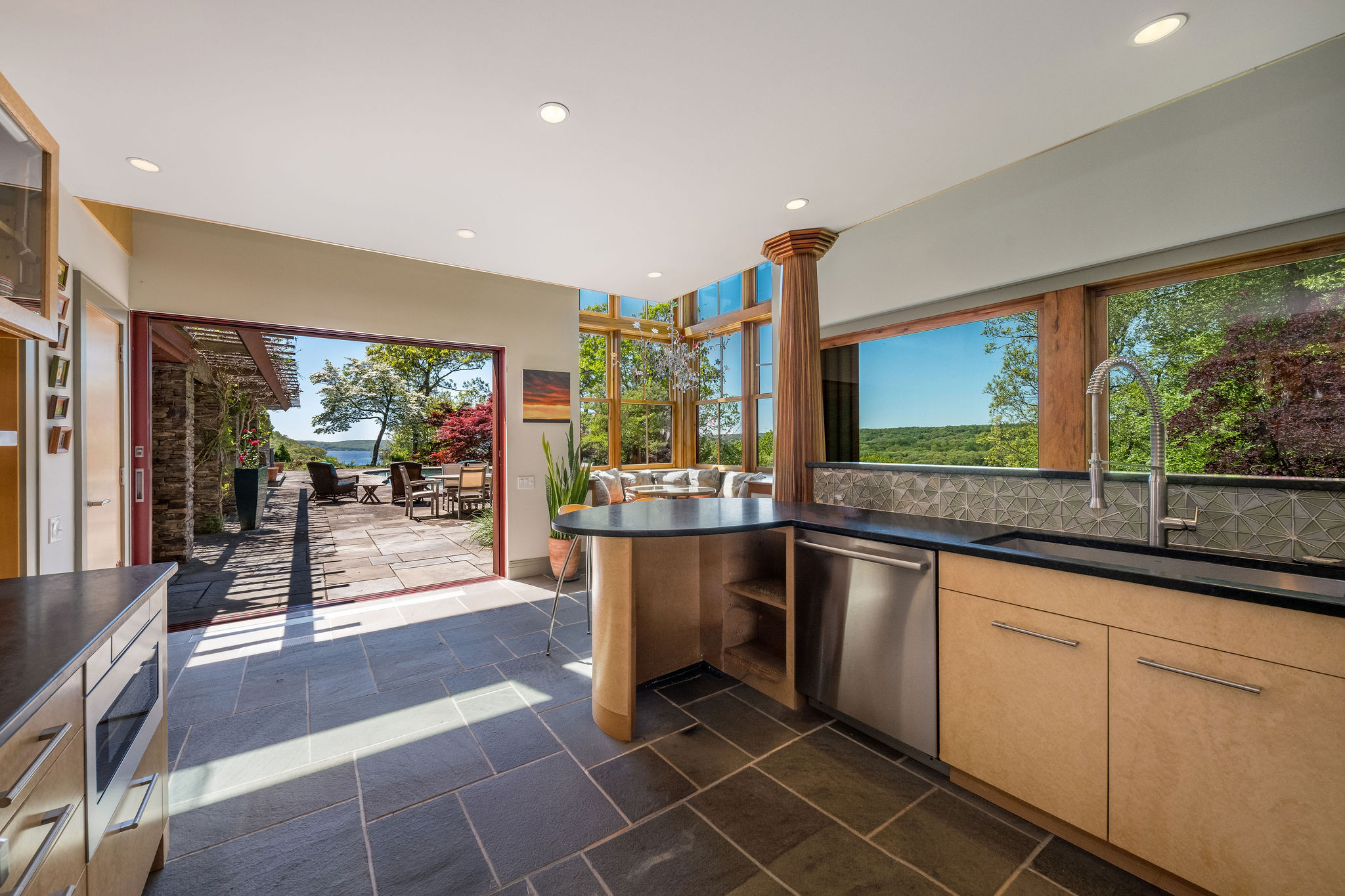 Majestically set on 15.22 Private Acres Overlooking The River - 物件實景