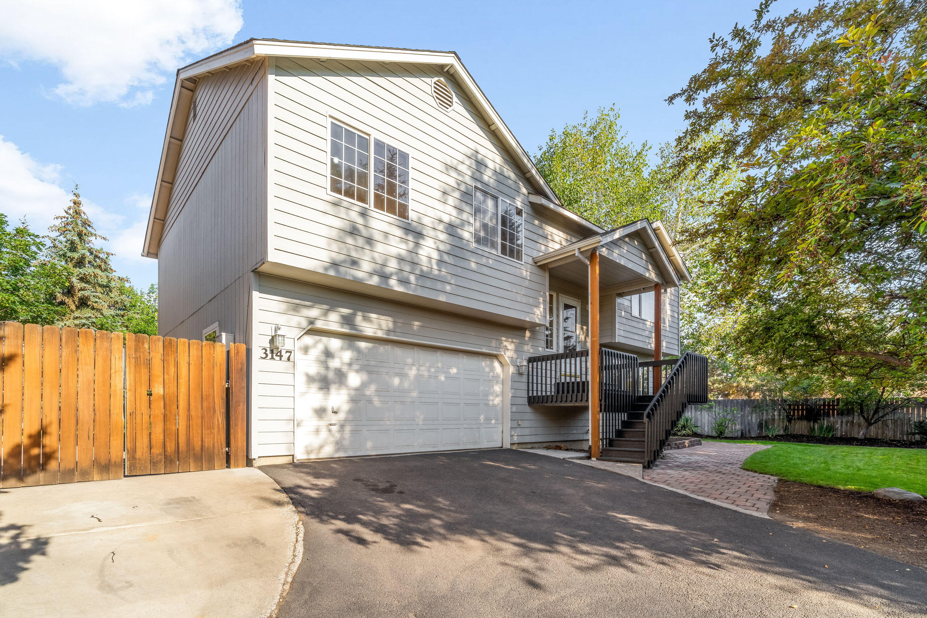 Bend, Oregon, 97701, United States, 3 Bedrooms Bedrooms, ,3 BathroomsBathrooms,Residential,For Sale,1889882