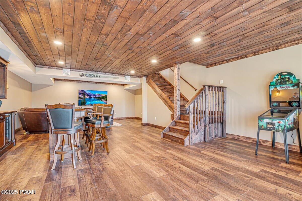 Lake Ariel, Pennsylvania, 18436, United States, 6 Bedrooms Bedrooms, ,4 BathroomsBathrooms,Residential,For Sale,2005698