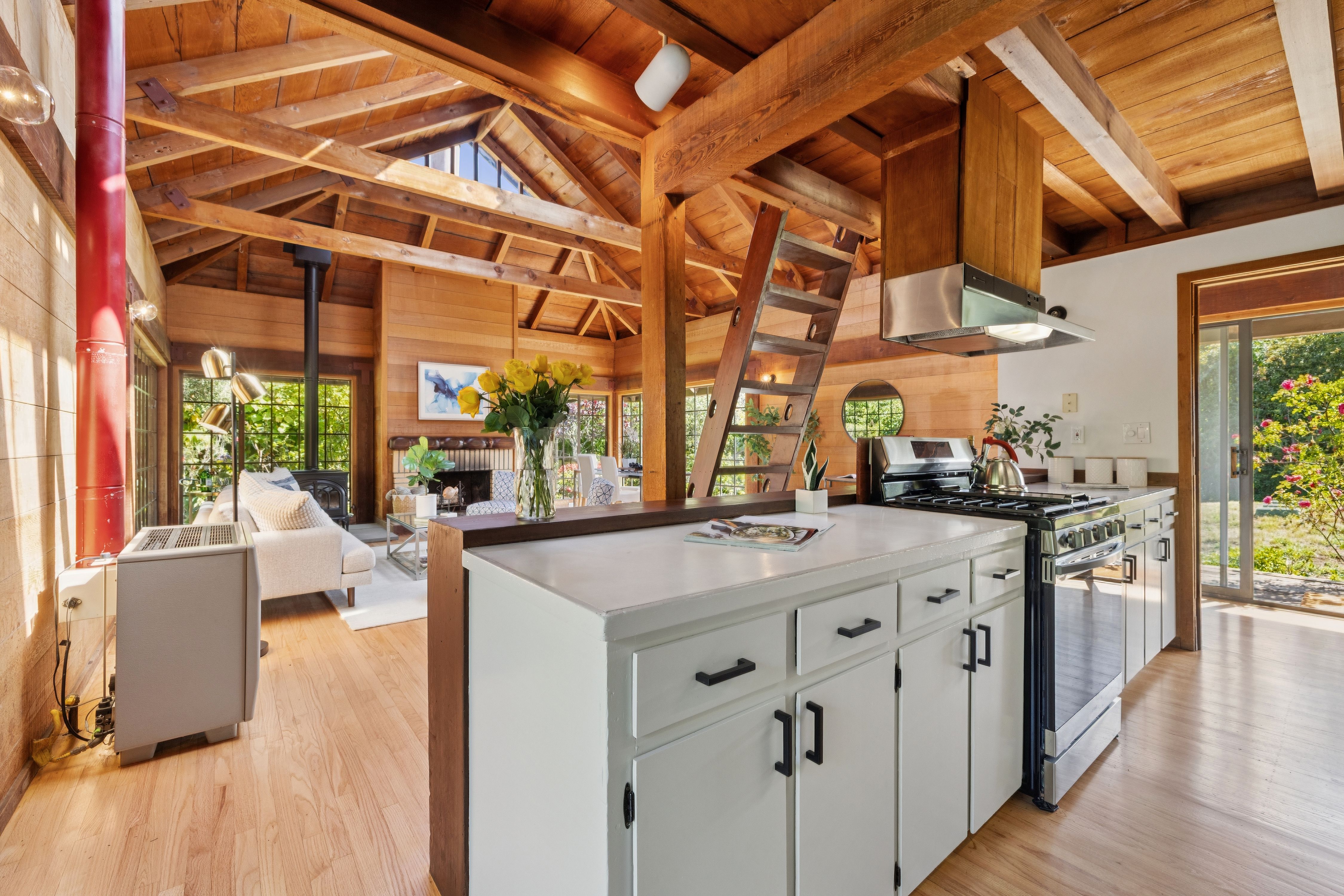  Redwood, Glass, and Companion Spaces - 物件實景