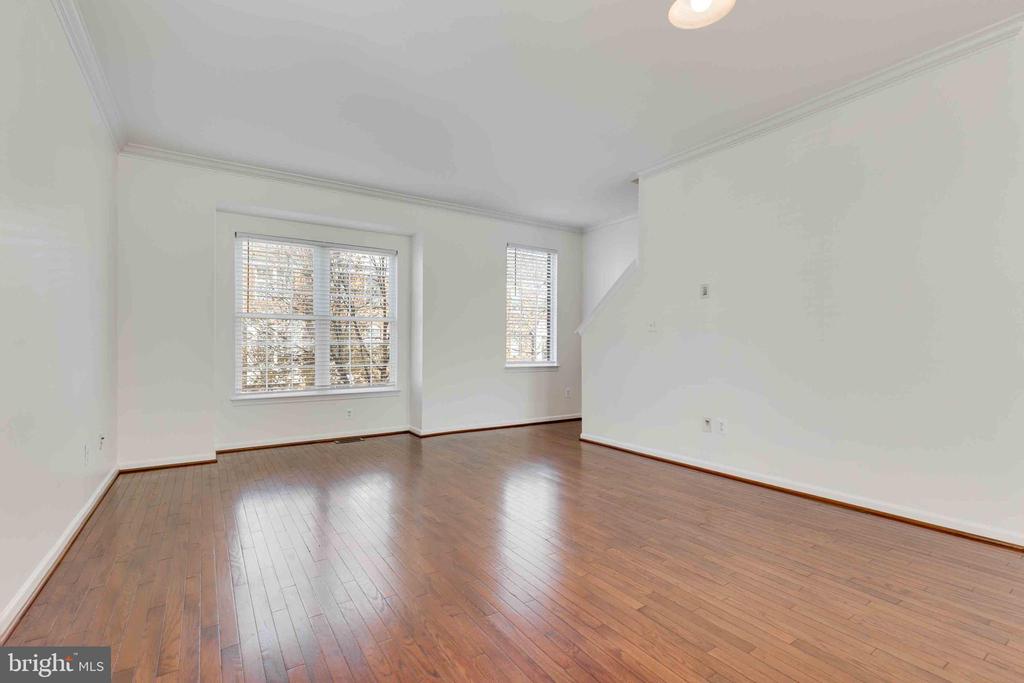 Chantilly, Virginia, 20152, United States, 4 Bedrooms Bedrooms, ,3 BathroomsBathrooms,Residential,For Sale,1988850