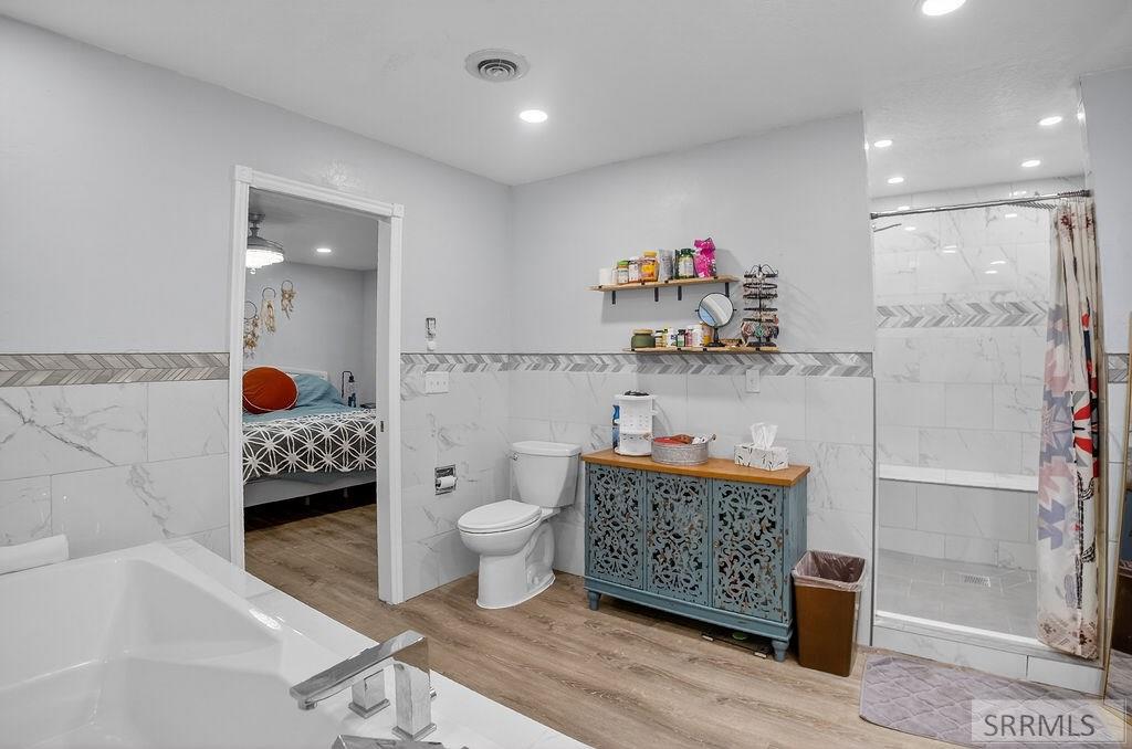 POCATELLO, Idaho, 83202, United States, 6 Bedrooms Bedrooms, ,4 BathroomsBathrooms,Residential,For Sale,1977598