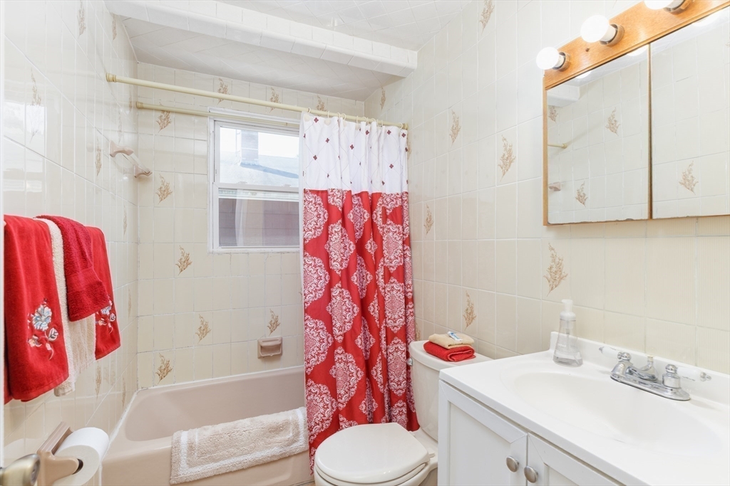 Waltham, Massachusetts, 02451, United States, 3 Bedrooms Bedrooms, ,2 BathroomsBathrooms,Residential,For Sale,1894263