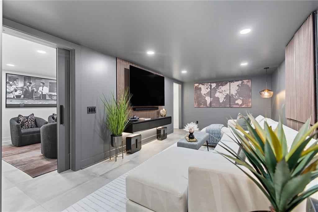 Alpharetta, Georgia, 30005, United States, 4 Bedrooms Bedrooms, ,6 BathroomsBathrooms,Residential,For Sale,1983404