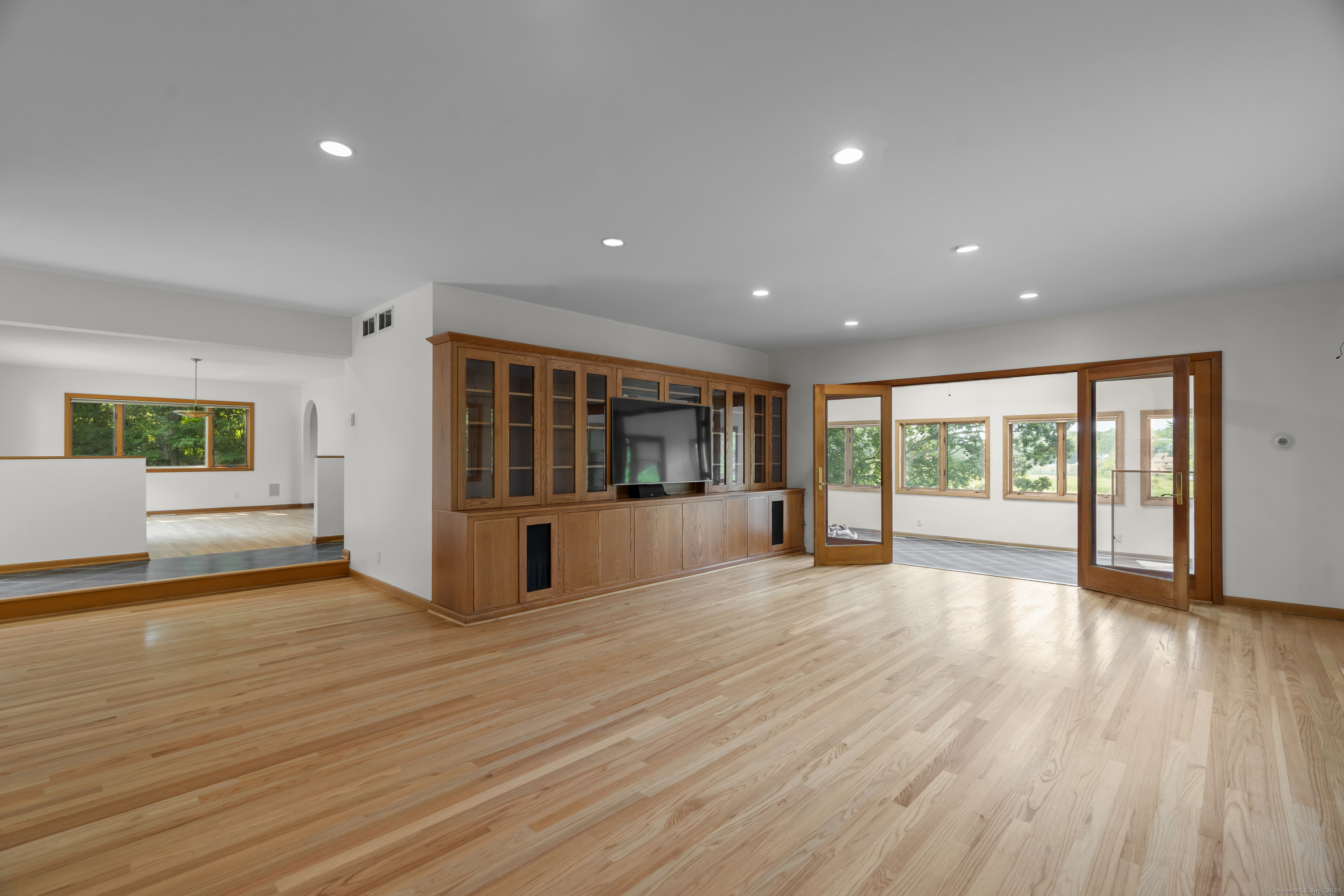 Branford, Connecticut, 06405, United States, 3 Bedrooms Bedrooms, ,3 BathroomsBathrooms,Residential,For Sale,1912319