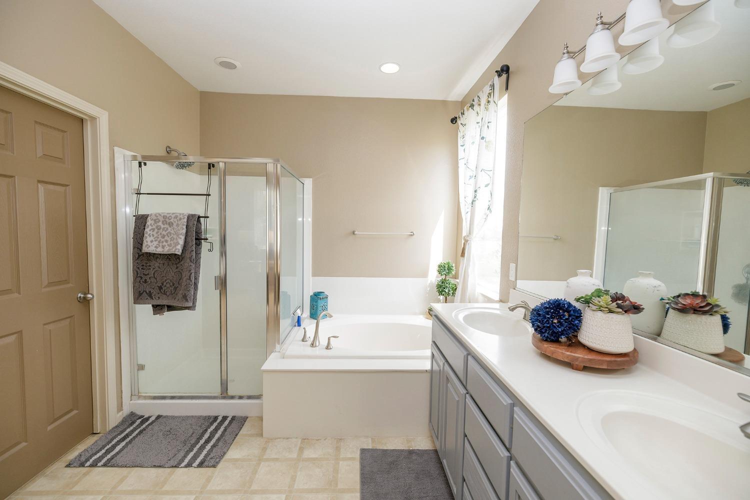 Riverbank, California, 95367, United States, 5 Bedrooms Bedrooms, ,3 BathroomsBathrooms,Residential,For Sale,1927797