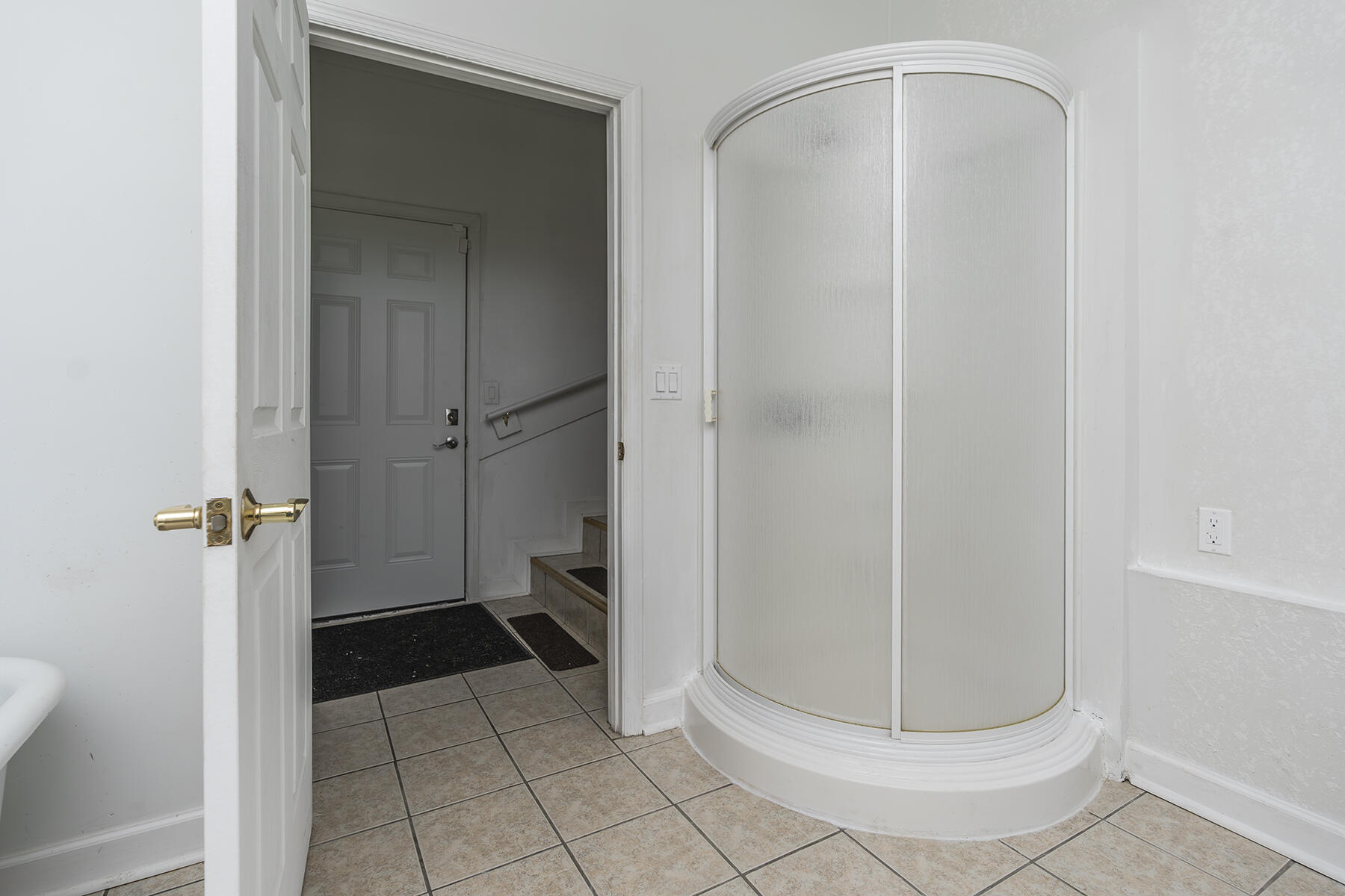 Jeffersonville, Kentucky, 40337, United States, 5 Bedrooms Bedrooms, ,4 BathroomsBathrooms,Residential,For Sale,1989610