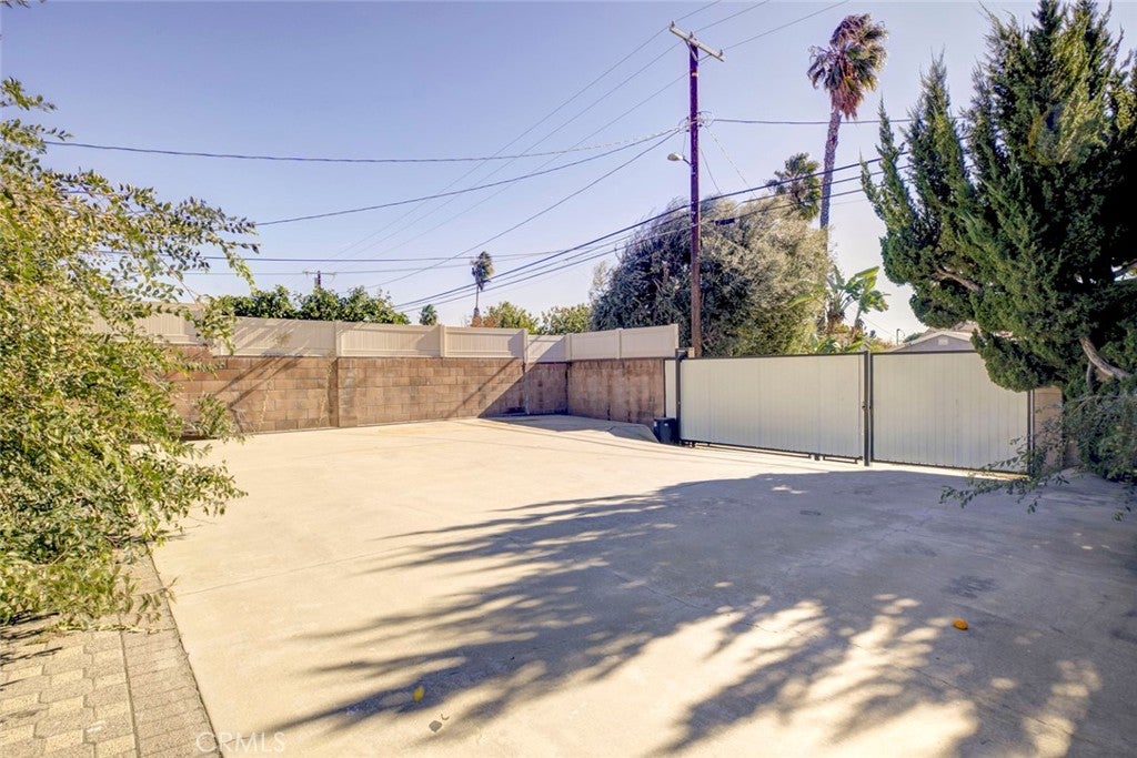 Chatsworth, California, 91311, United States, 3 Bedrooms Bedrooms, ,3 BathroomsBathrooms,Residential,For Sale,1998886