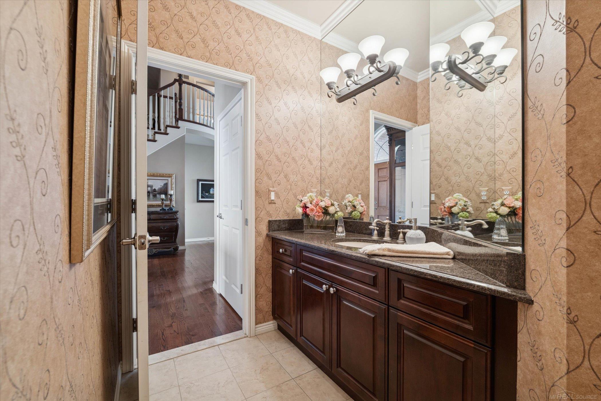 Oakland Twp, Michigan, 48306, United States, 2 Bedrooms Bedrooms, ,4 BathroomsBathrooms,Residential,For Sale,1984320