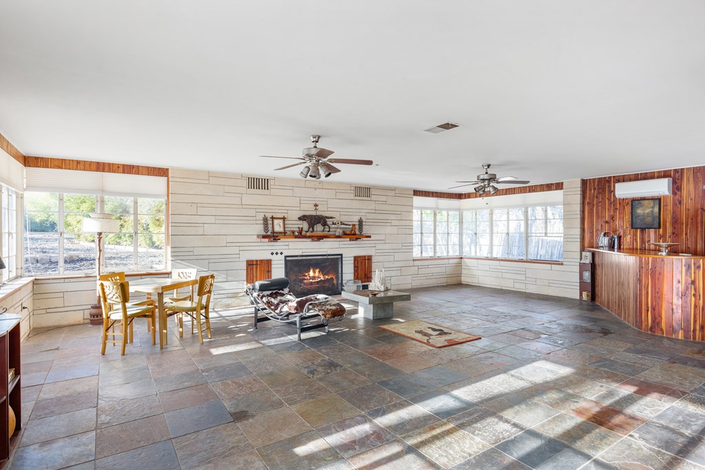 Kerrville, Texas, 78028, United States, 3 Bedrooms Bedrooms, ,3 BathroomsBathrooms,Residential,For Sale,2016606
