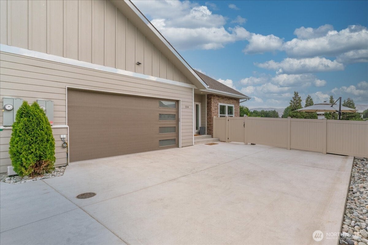 East Wenatchee, Washington, 98802, United States, 2 Bedrooms Bedrooms, ,2 BathroomsBathrooms,Residential,For Sale,1942009