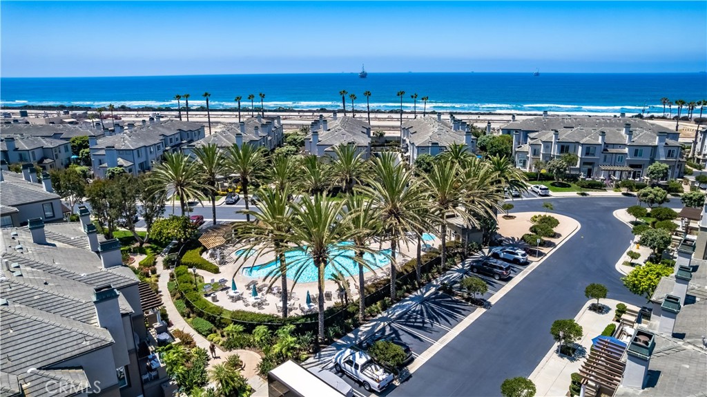 Huntington Beach, California, 92648, United States, 2 Bedrooms Bedrooms, ,3 BathroomsBathrooms,Residential,For Sale,1992033