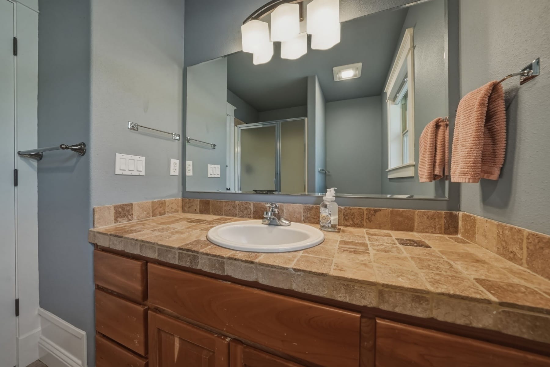  2409 NW Hillpine Court Bend, OR 97703 - 物件實景