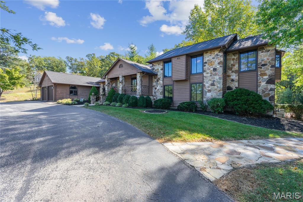 Sullivan, Missouri, 63080, United States, 5 Bedrooms Bedrooms, ,5 BathroomsBathrooms,Residential,For Sale,1906058