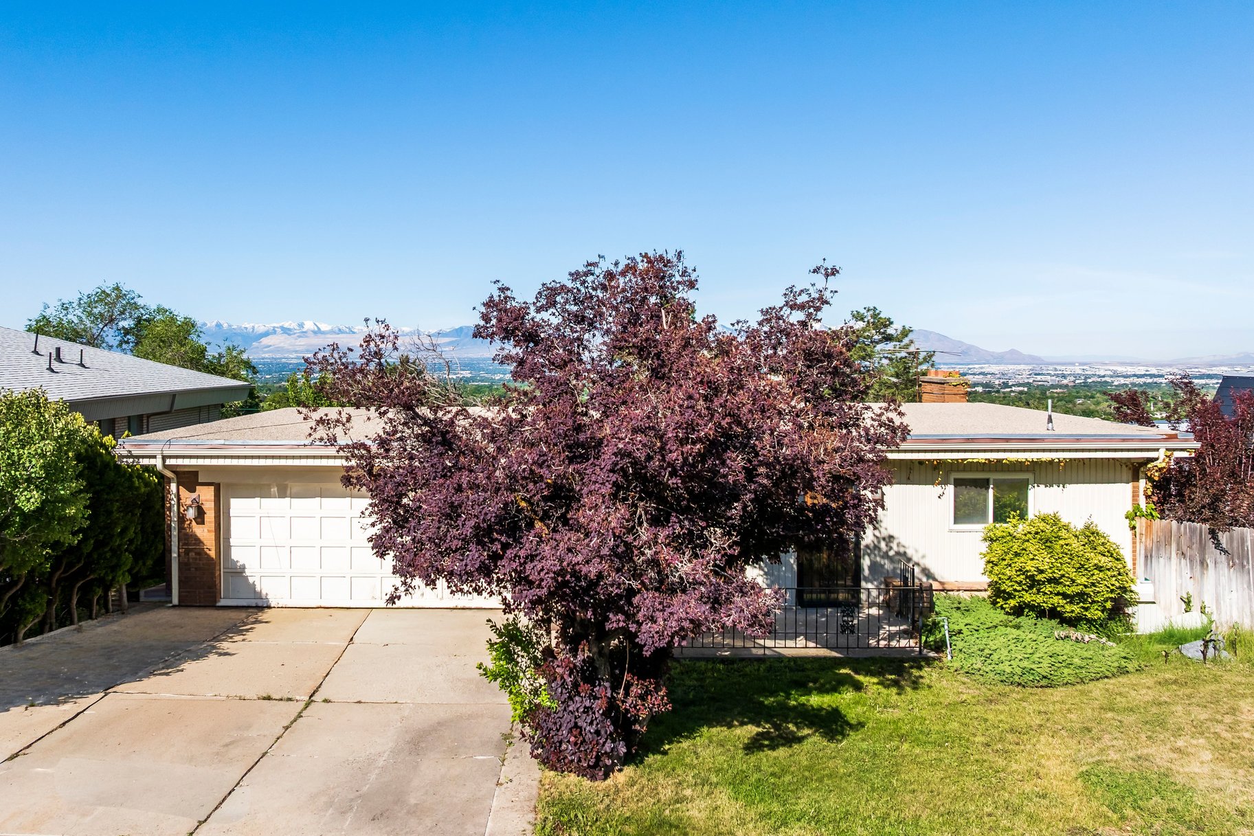  Mid-Century Charm, Incredible Valley Views and Endless Potential - 物件實景