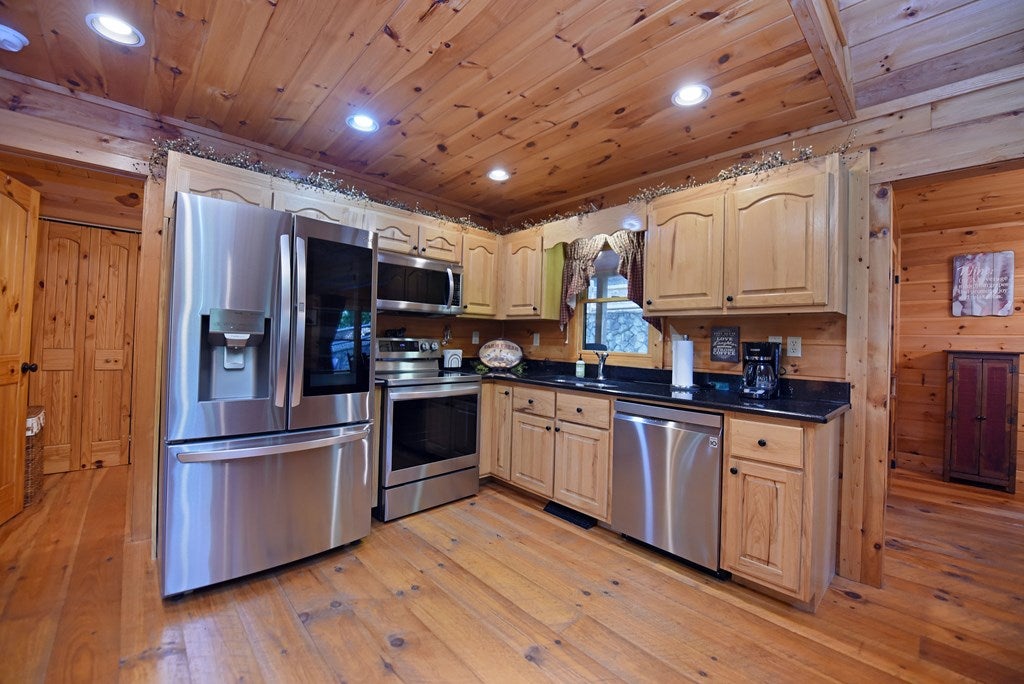 Morganton, Georgia, 30560, United States, 3 Bedrooms Bedrooms, ,3 BathroomsBathrooms,Residential,For Sale,2001916