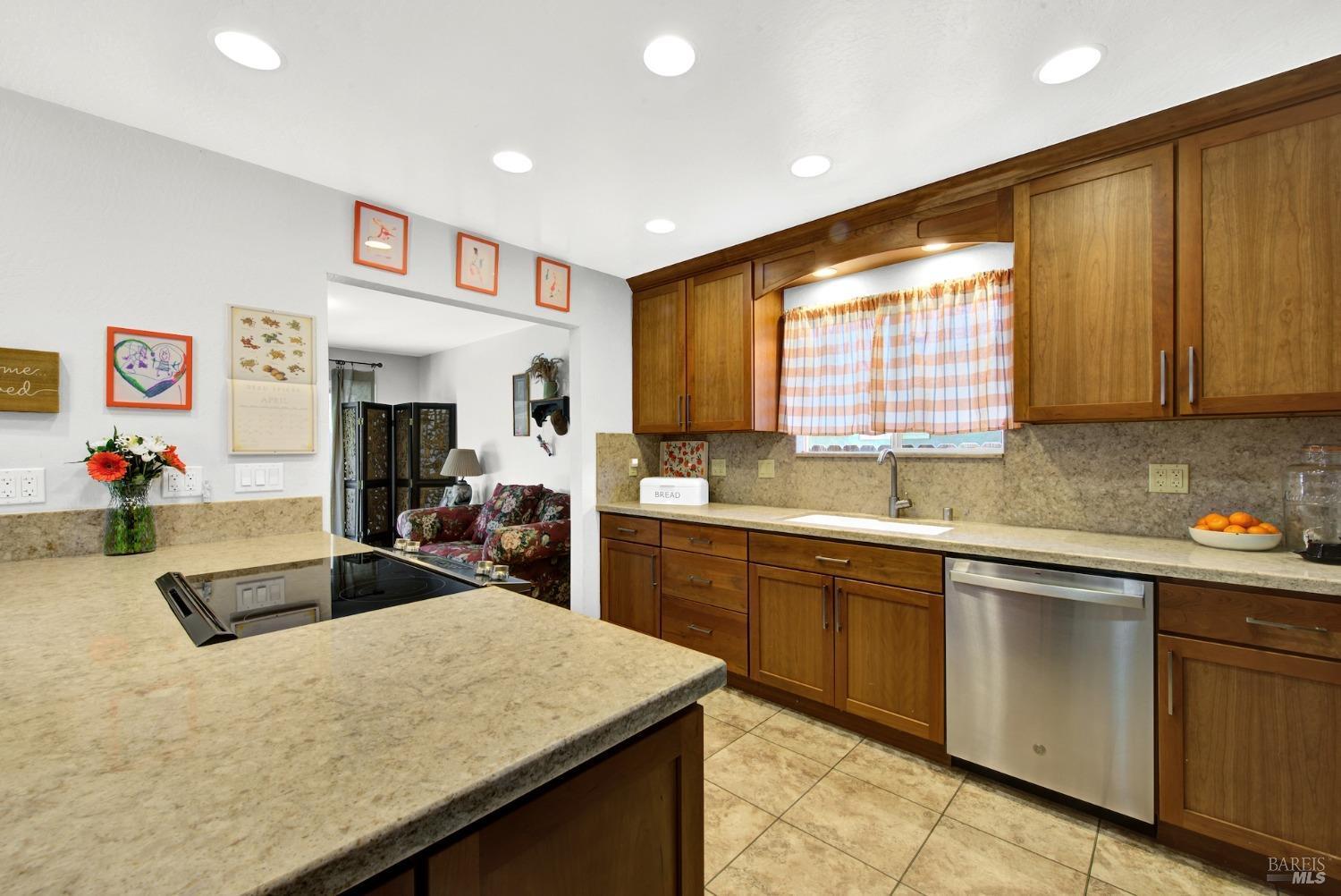 Dixon, California, 95620, United States, 3 Bedrooms Bedrooms, ,2 BathroomsBathrooms,Residential,For Sale,1943662