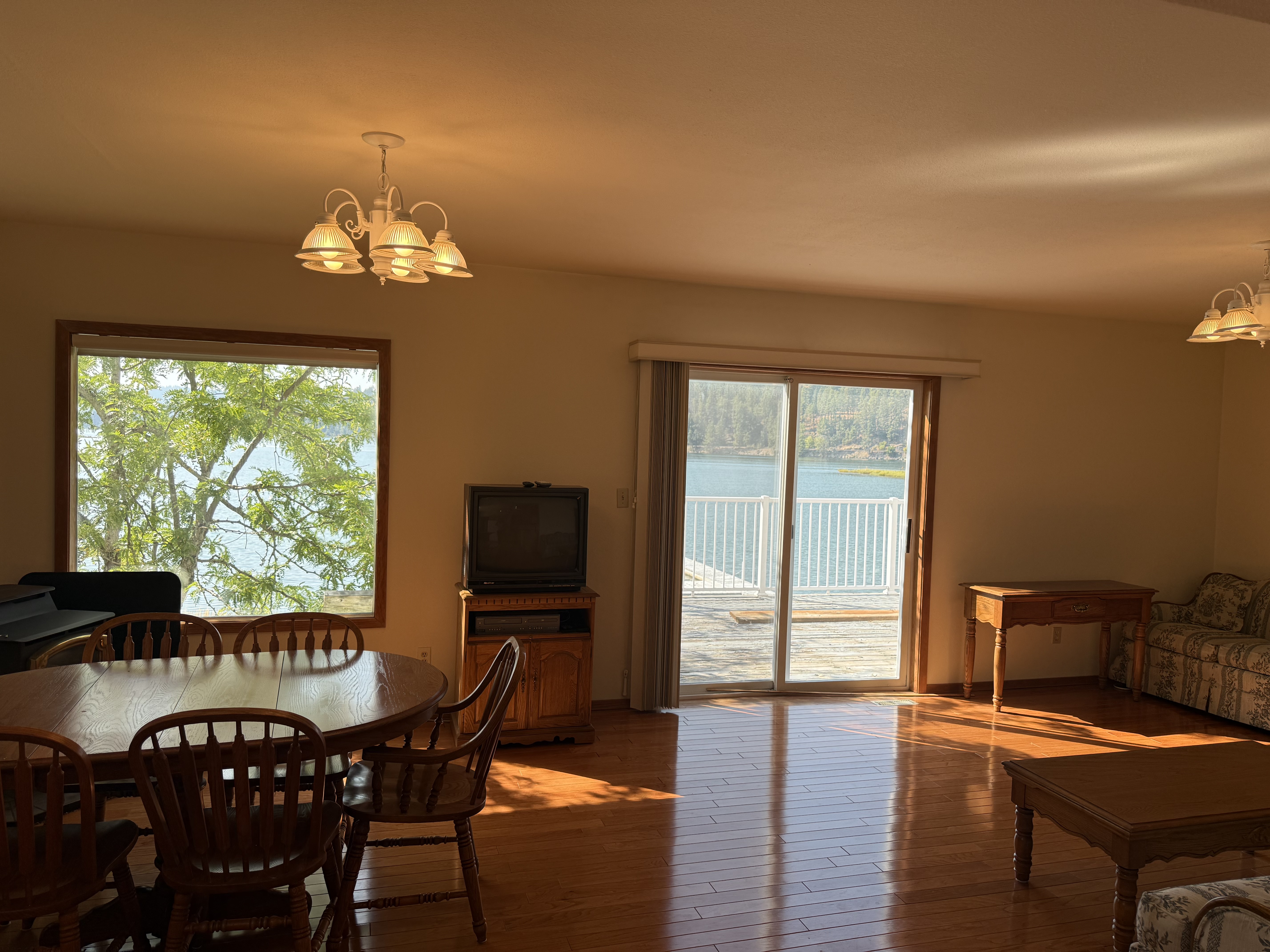 Sagle, Idaho, 83860, United States, 5 Bedrooms Bedrooms, ,4 BathroomsBathrooms,Residential,For Sale,1982064