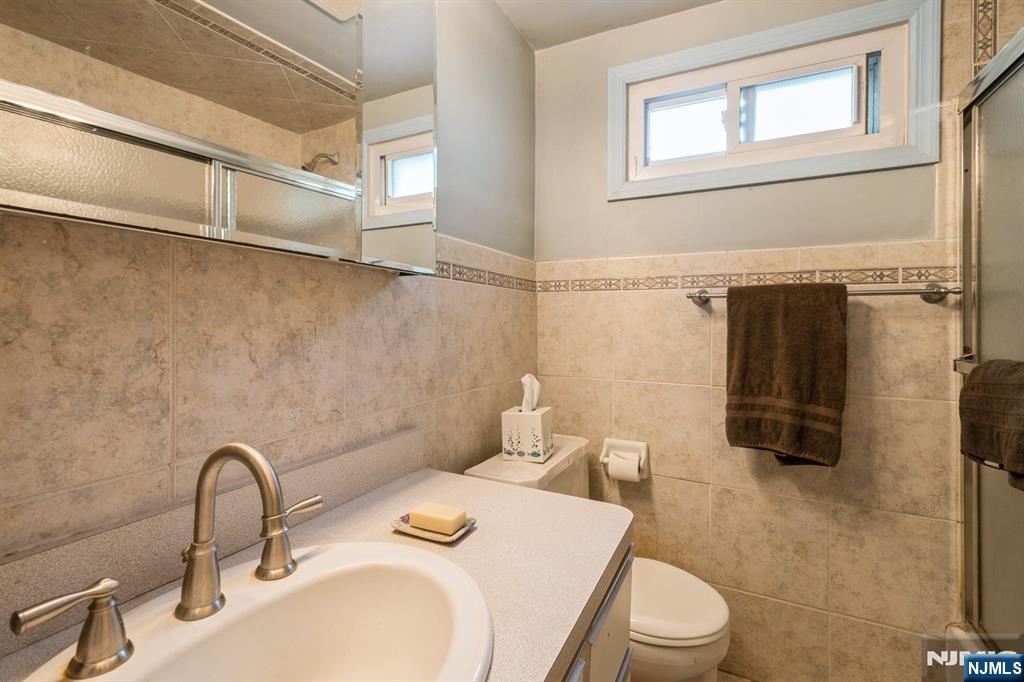 Cresskill, New Jersey, 07626, United States, 3 Bedrooms Bedrooms, ,2 BathroomsBathrooms,Residential,For Sale,1987908