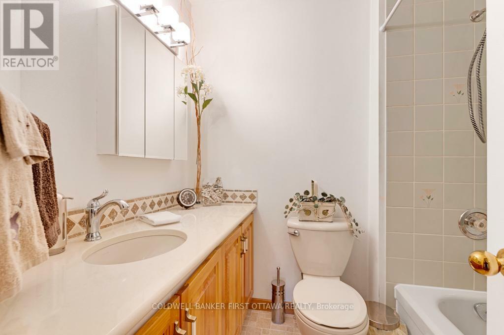 FRONTENAC (FRONTENAC NORTH), Ontario, K0H 2R0, CA, 3 Bedrooms Bedrooms, ,2 BathroomsBathrooms,Residential,For Sale,1866514
