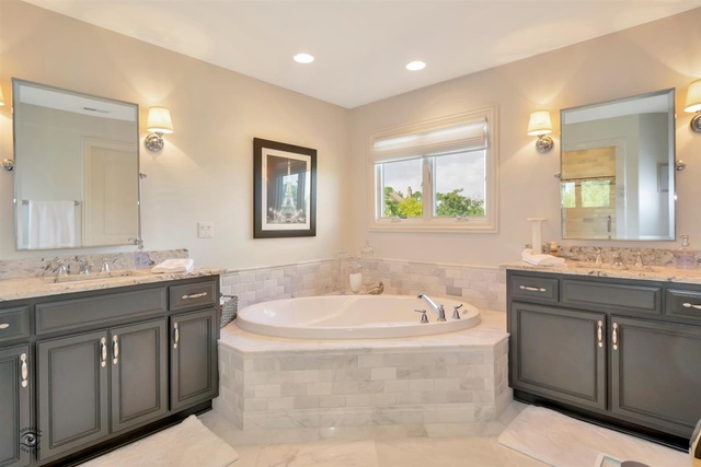 Mokena, Illinois, 60448, United States, 4 Bedrooms Bedrooms, ,3 BathroomsBathrooms,Residential,For Sale,1864687