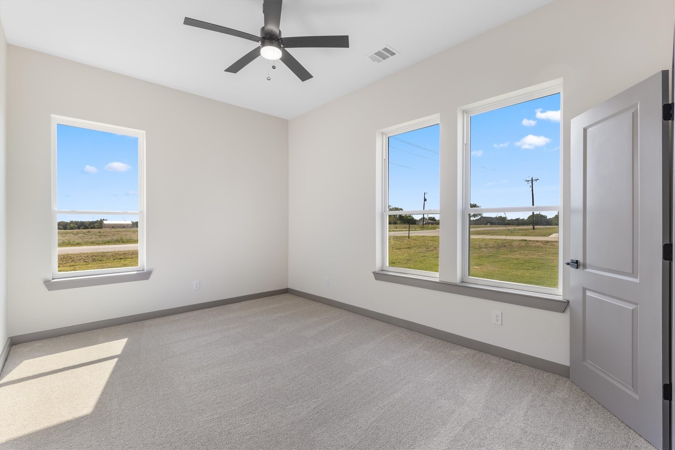 1561 Dixie Estates Way, Whitesboro, Texas, 76273, United States, 3 Bedrooms Bedrooms, ,4 BathroomsBathrooms,Residential,For Sale,1561 Dixie Estates Way,1646191