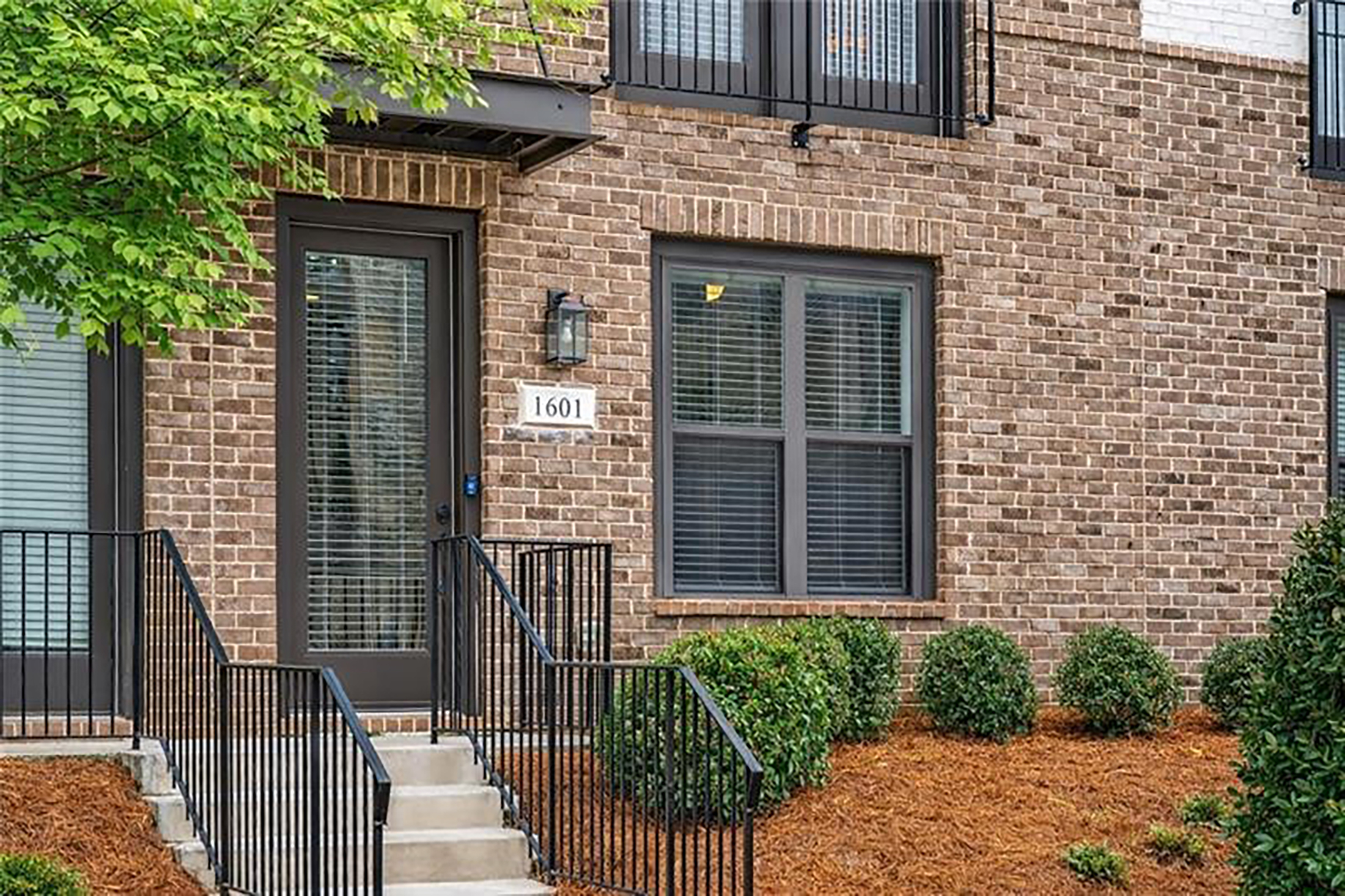  Stunning Three Bedroom Townhome in Convenient Boutique Community - 物件實景