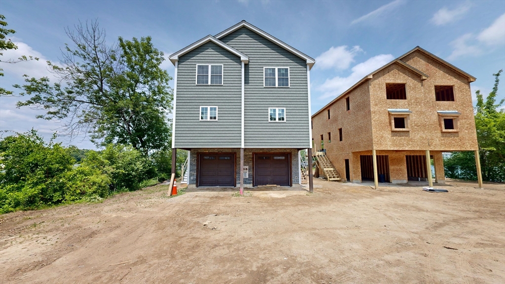 Worcester, Massachusetts, 01606, United States, 2 Bedrooms Bedrooms, ,2 BathroomsBathrooms,Residential,For Sale,1876220