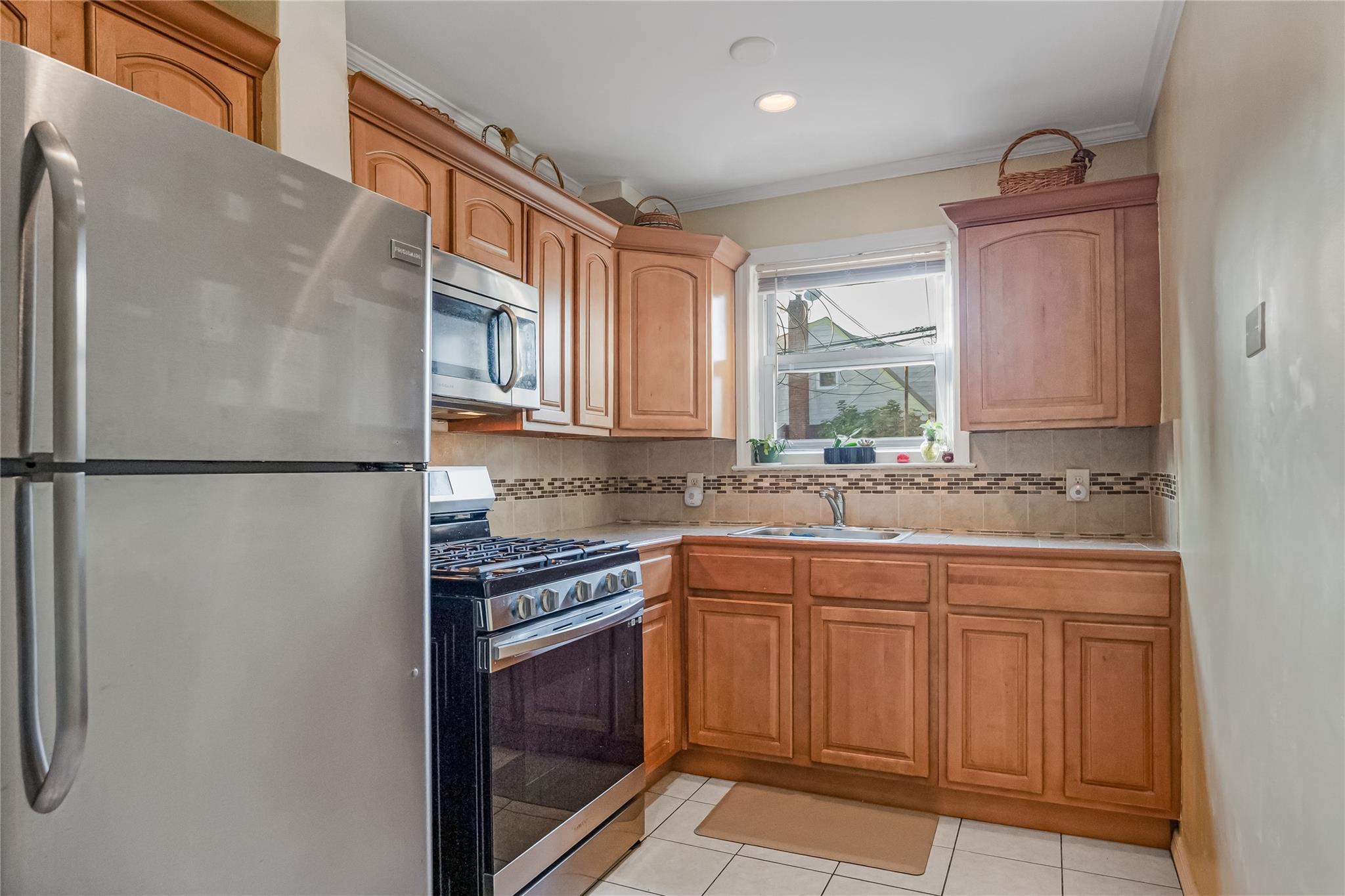 Cambria Heights, New York, 11429, United States, 3 Bedrooms Bedrooms, ,2 BathroomsBathrooms,Residential,For Sale,1877531