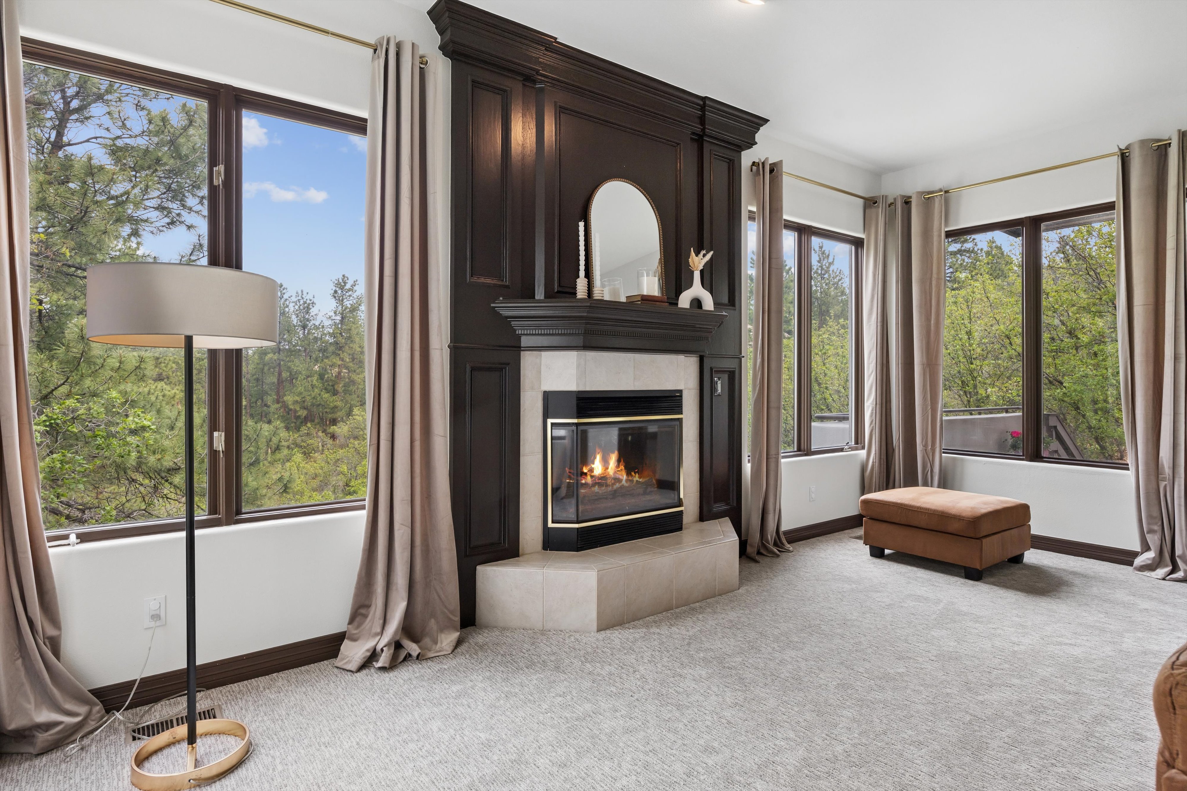  Remodeled 4 Bed 6 Bath Residence Offering Mountain, Sunset Views & Privacy - 物件實景
