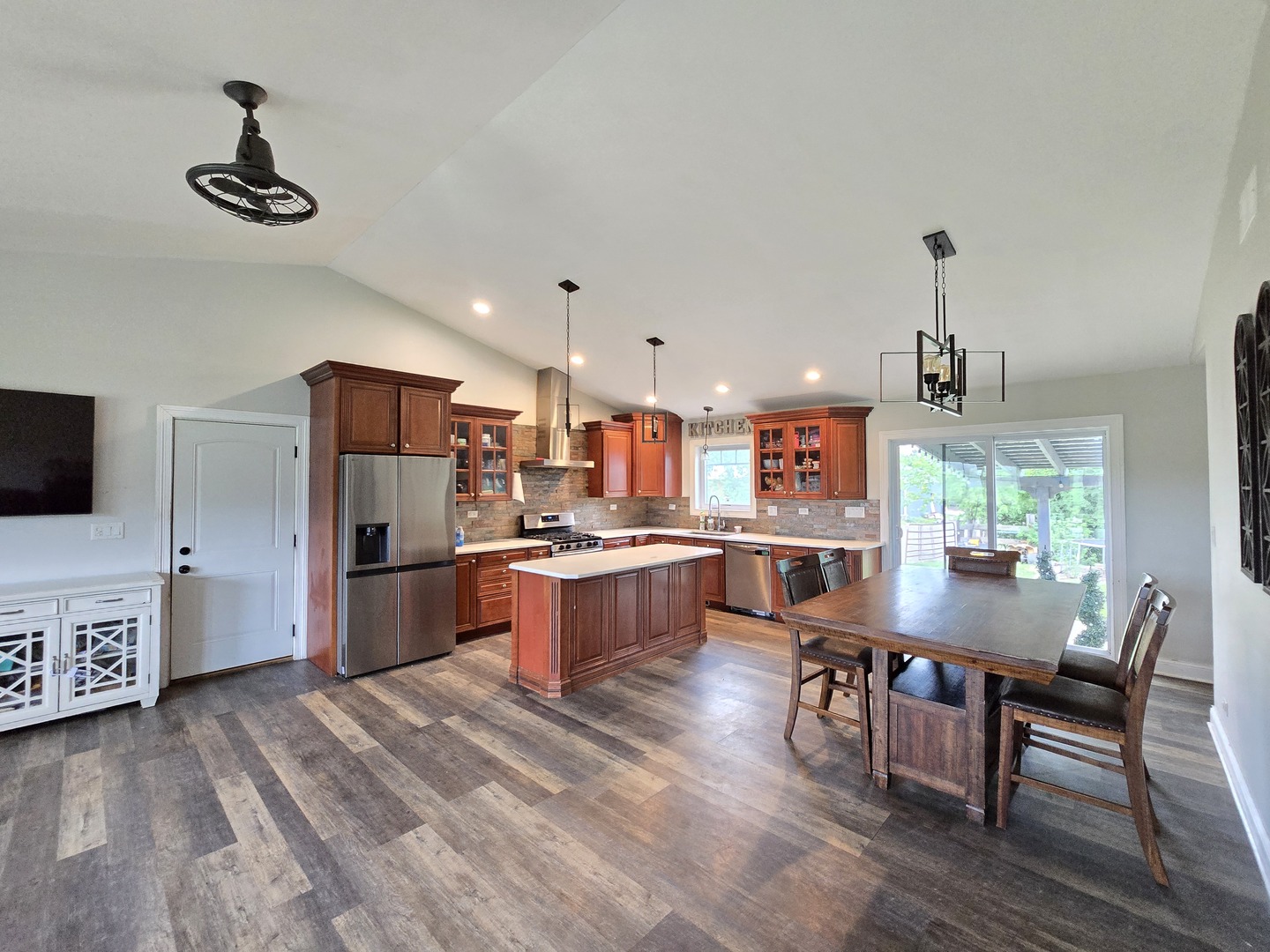 Wadsworth, Illinois, 60083, United States, 3 Bedrooms Bedrooms, ,2 BathroomsBathrooms,Residential,For Sale,1924049