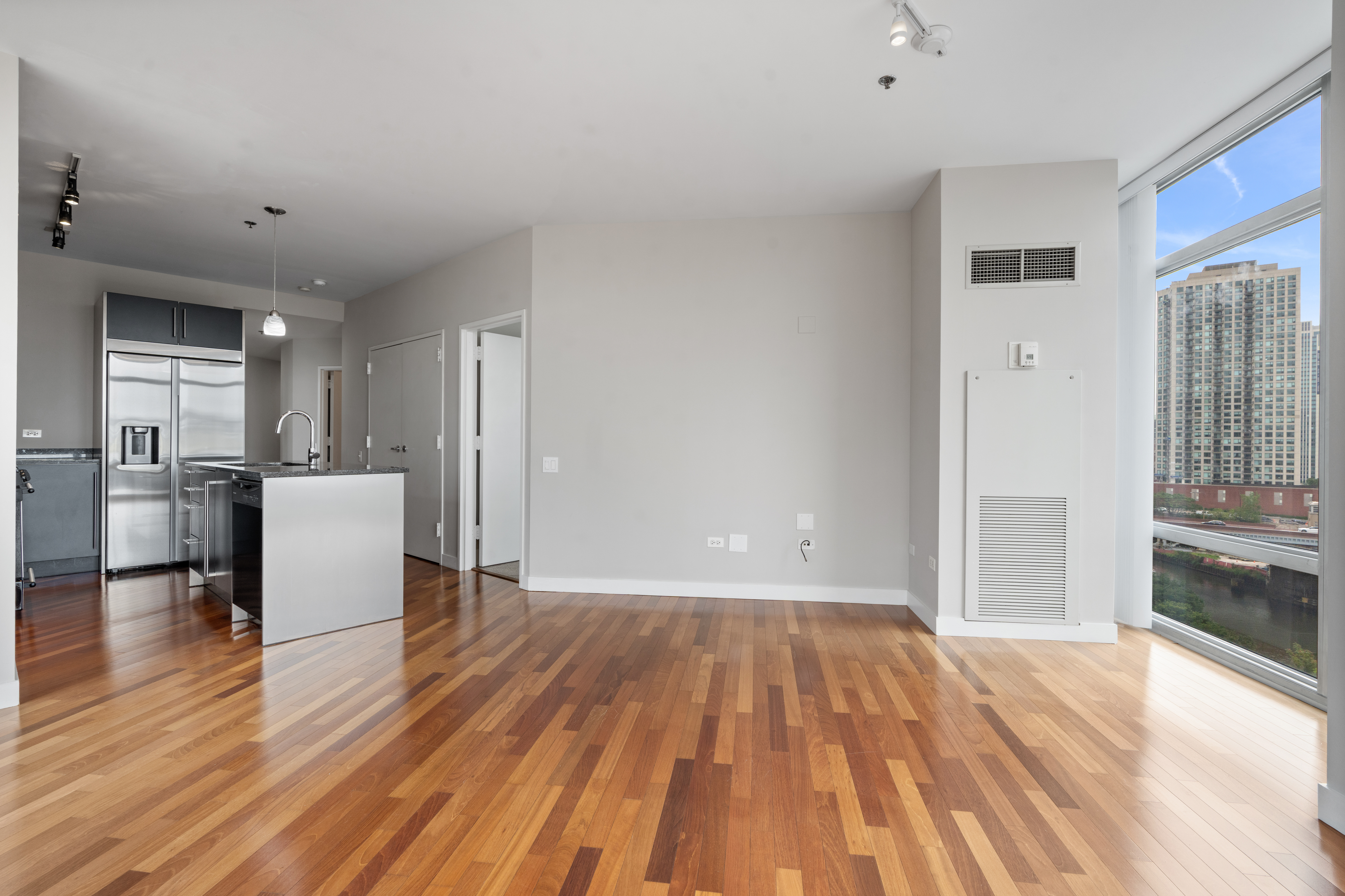  Prepare to be Impressed by this Impeccably Maintained Residence - 物件實景