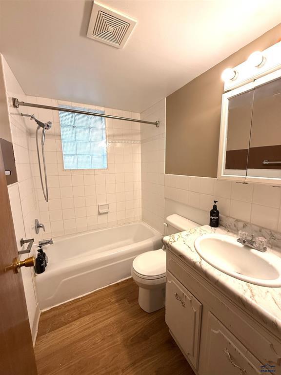Hot Springs, South Dakota, 57747, United States, 5 Bedrooms Bedrooms, ,3 BathroomsBathrooms,Residential,For Sale,1928045