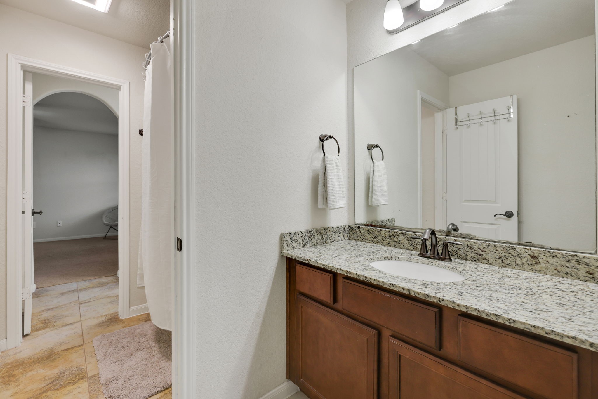 Mont Belvieu, Texas, 77523, United States, 5 Bedrooms Bedrooms, ,4 BathroomsBathrooms,Residential,For Sale,1906104