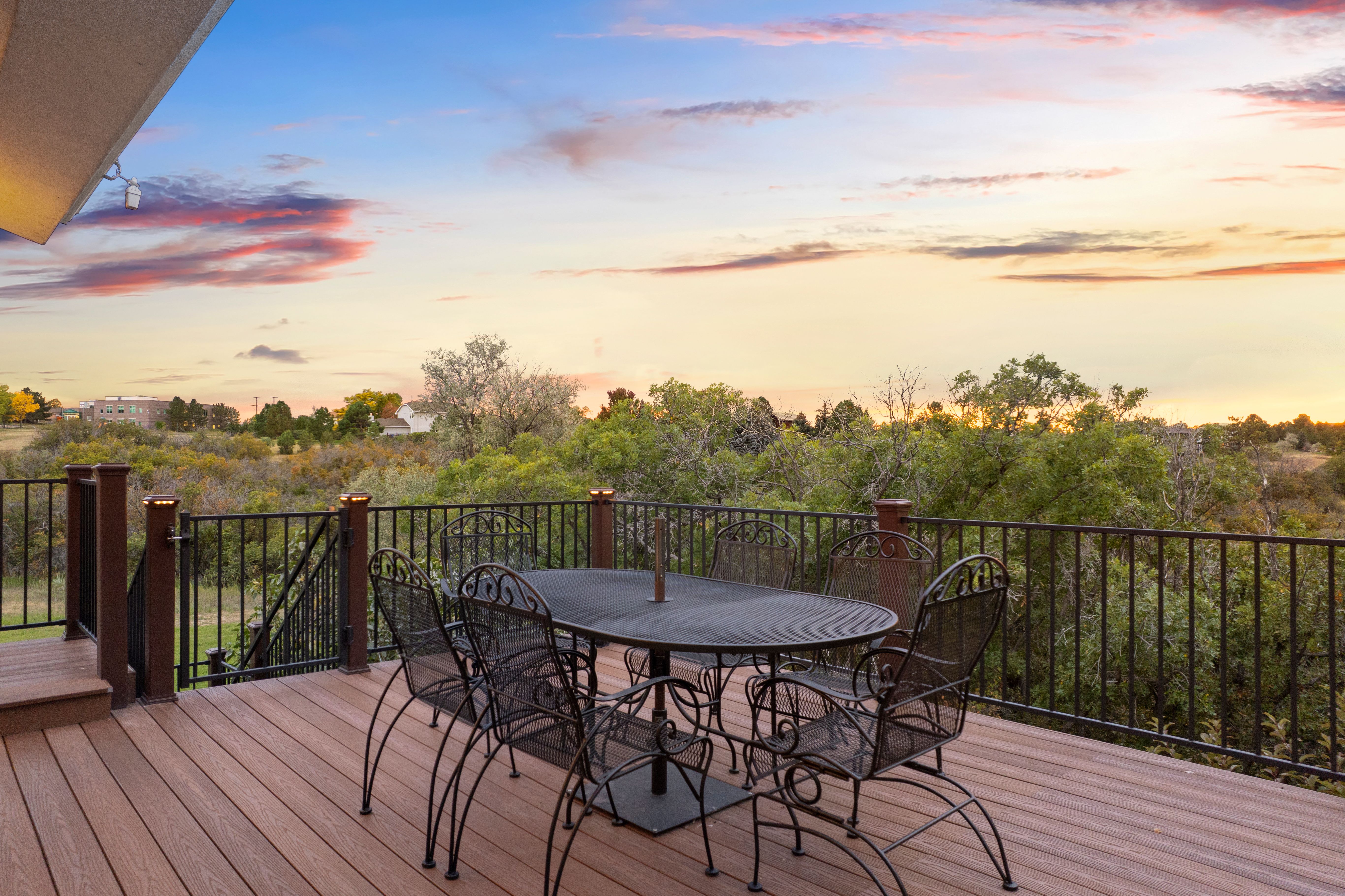  Extensively Renovated 4 Bedroom  4 Bathroom In Highly Desirable Charter Oaks - 物件實景
