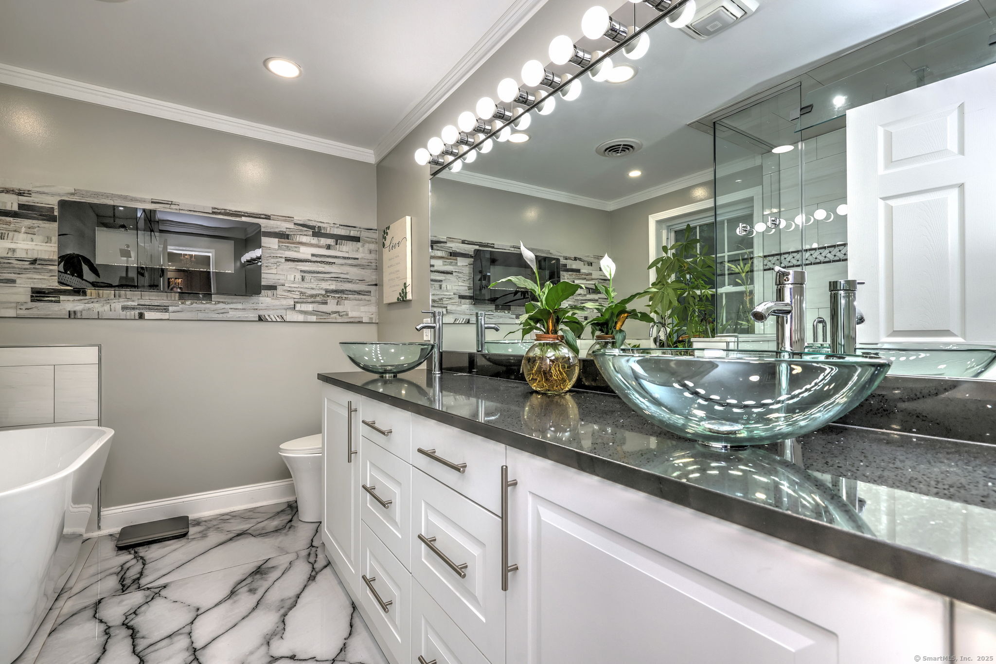 Newtown, Connecticut, 06470, United States, 5 Bedrooms Bedrooms, ,5 BathroomsBathrooms,Residential,For Sale,1907241